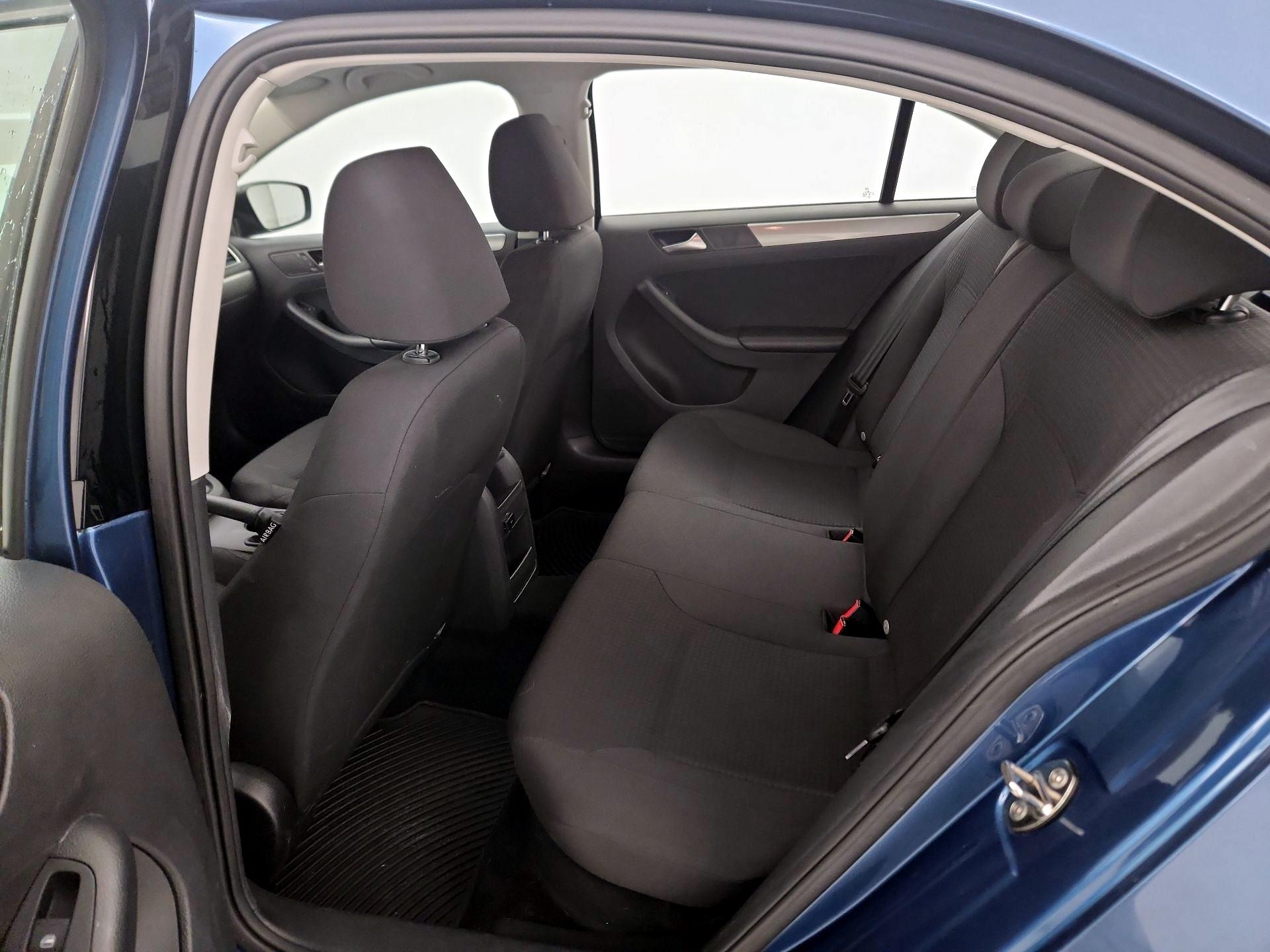 Thumbnail: 2015 Volkswagen Jetta - 18