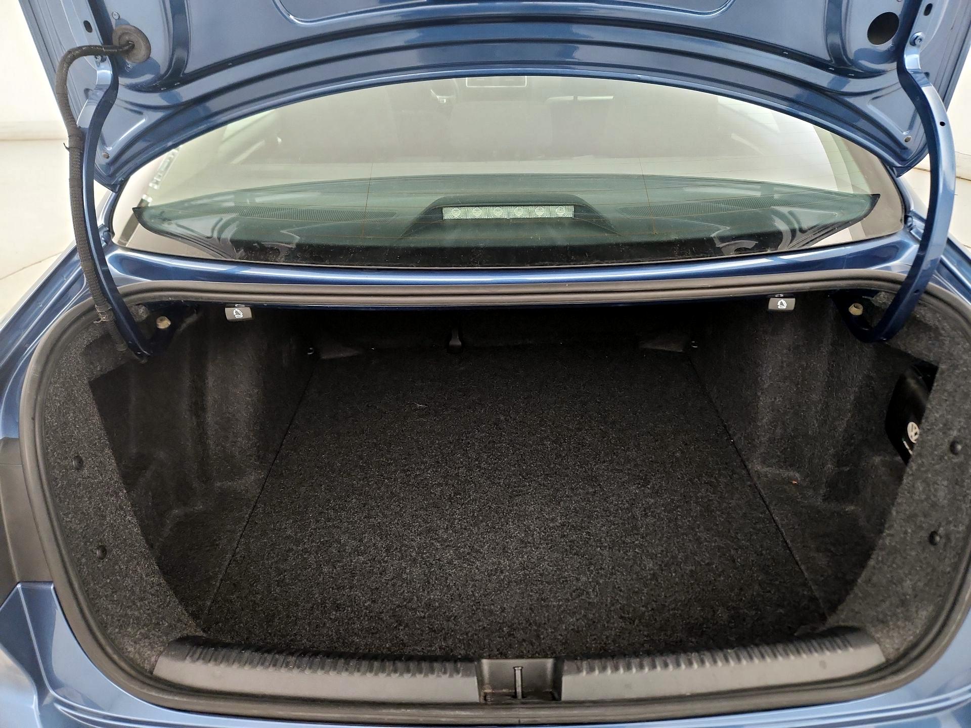 Thumbnail: 2015 Volkswagen Jetta - 19