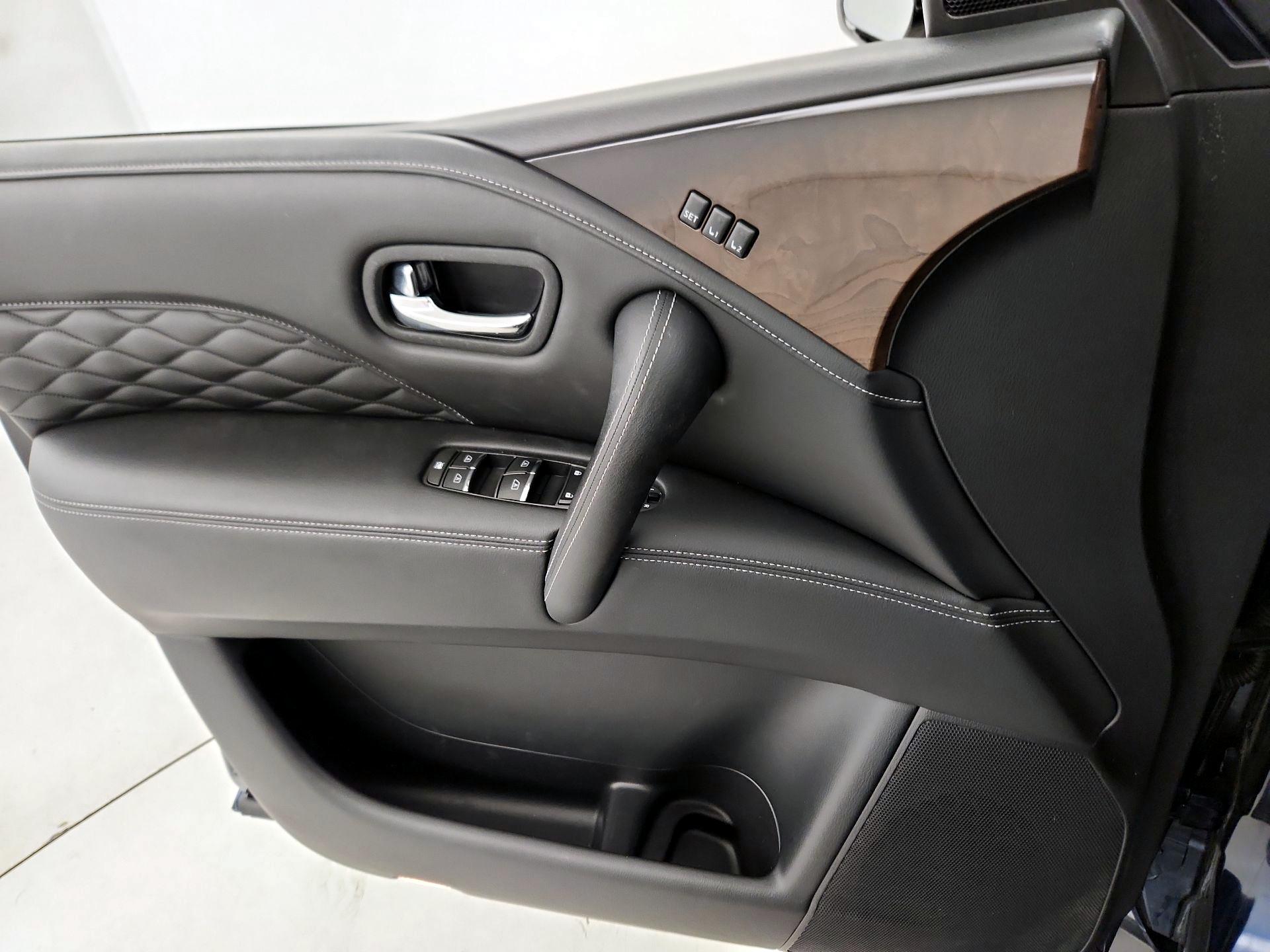 Thumbnail: 2019 INFINITI QX80 - 12