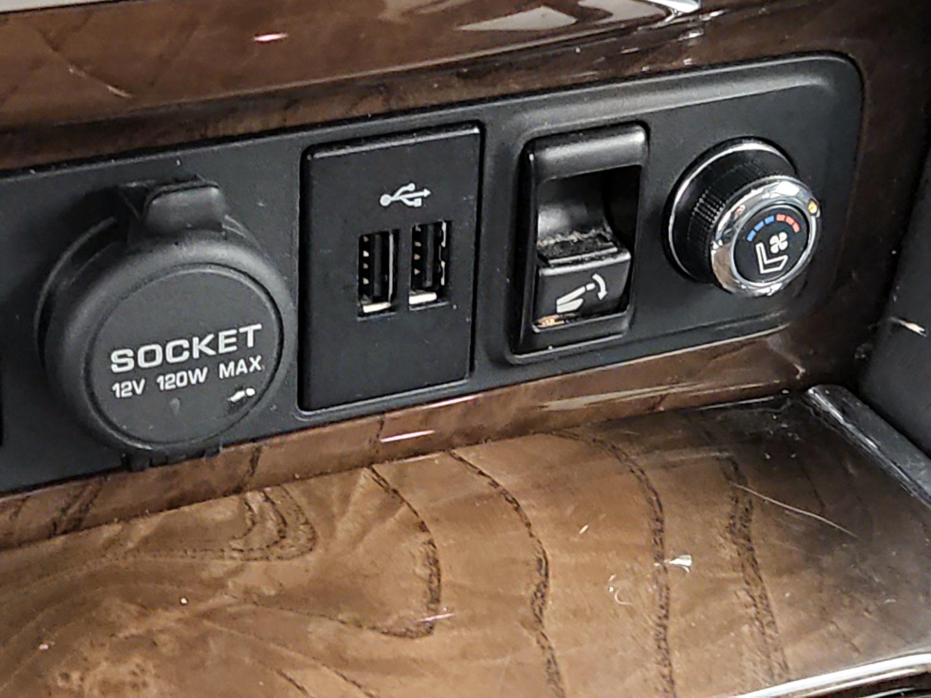 Thumbnail: 2019 INFINITI QX80 - 19