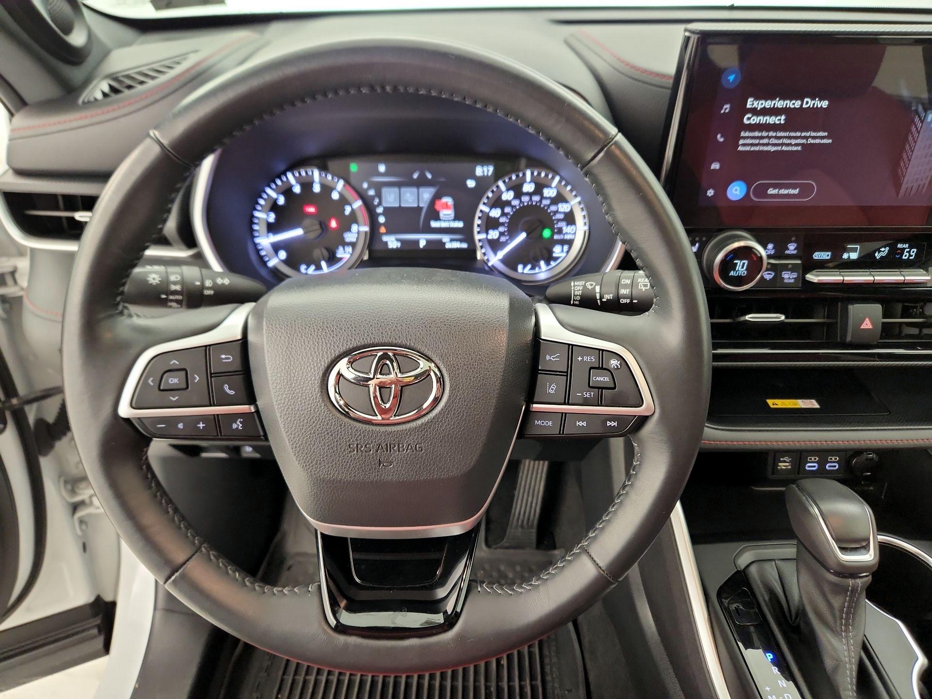 Thumbnail: 2023 Toyota Highlander - 10