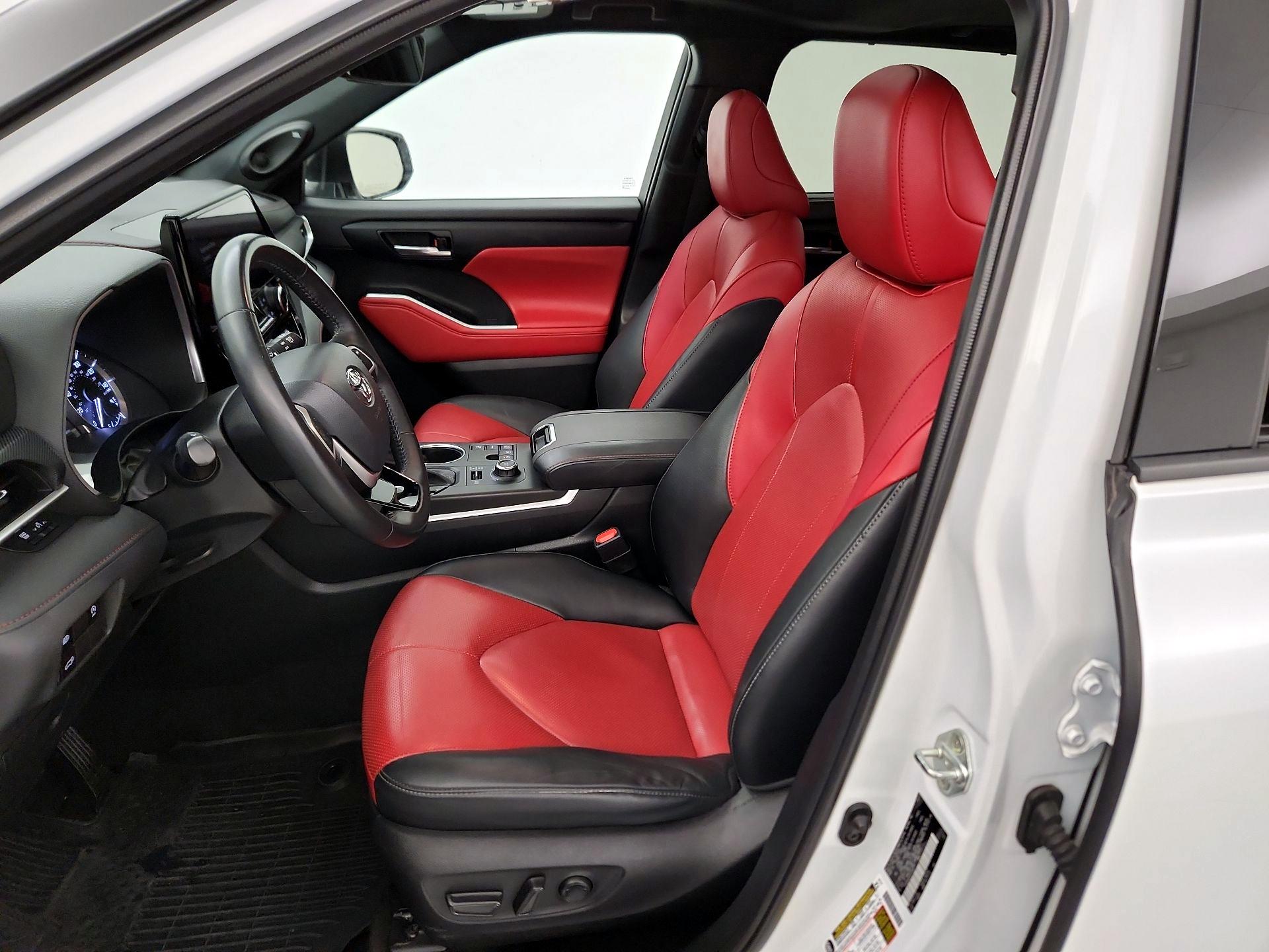 Thumbnail: 2023 Toyota Highlander - 11