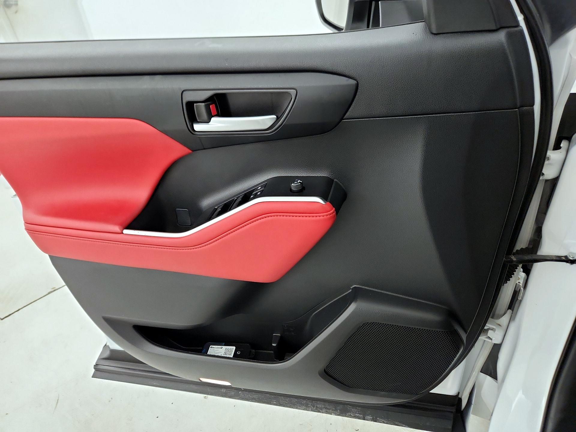 Thumbnail: 2023 Toyota Highlander - 12