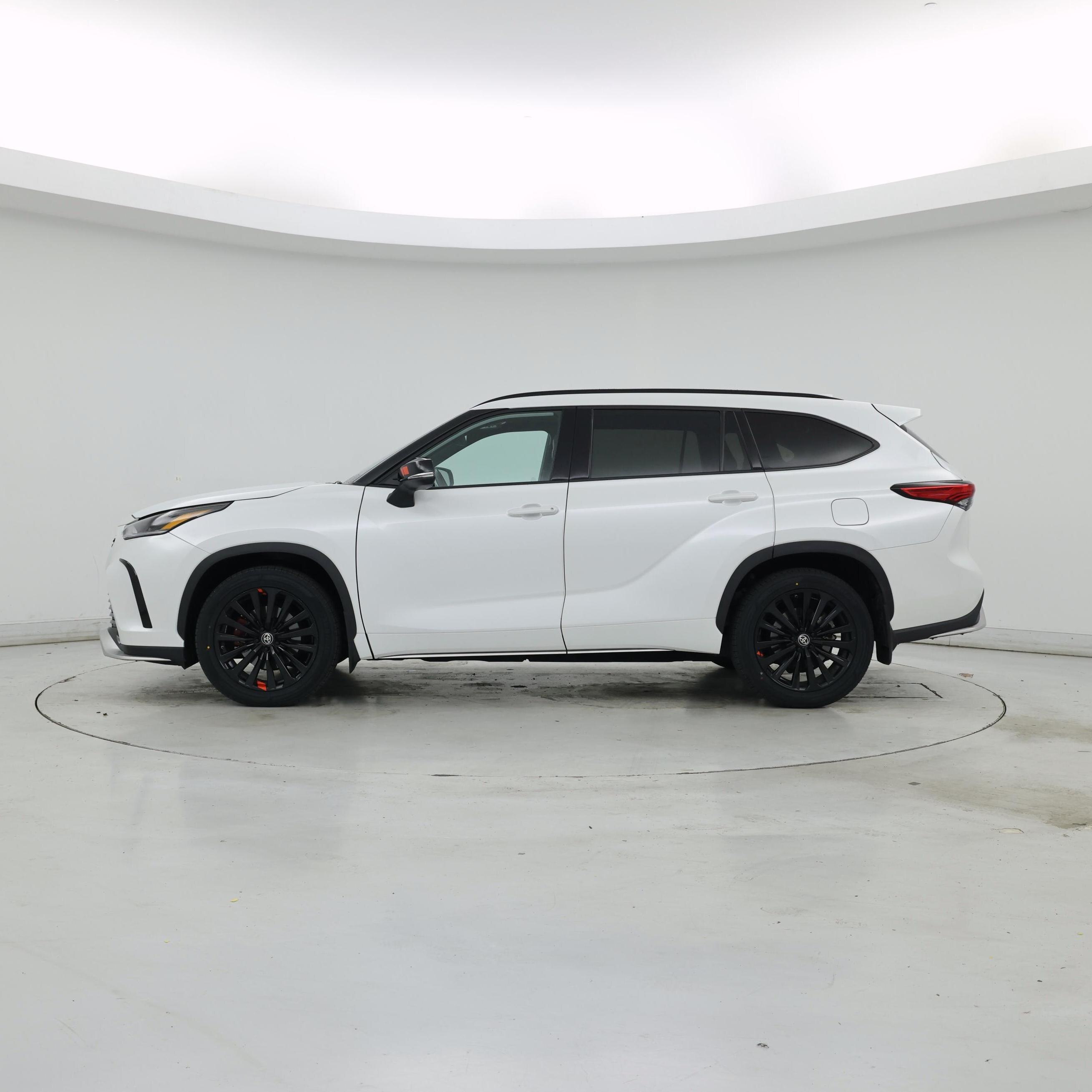 Thumbnail: 2023 Toyota Highlander - 3