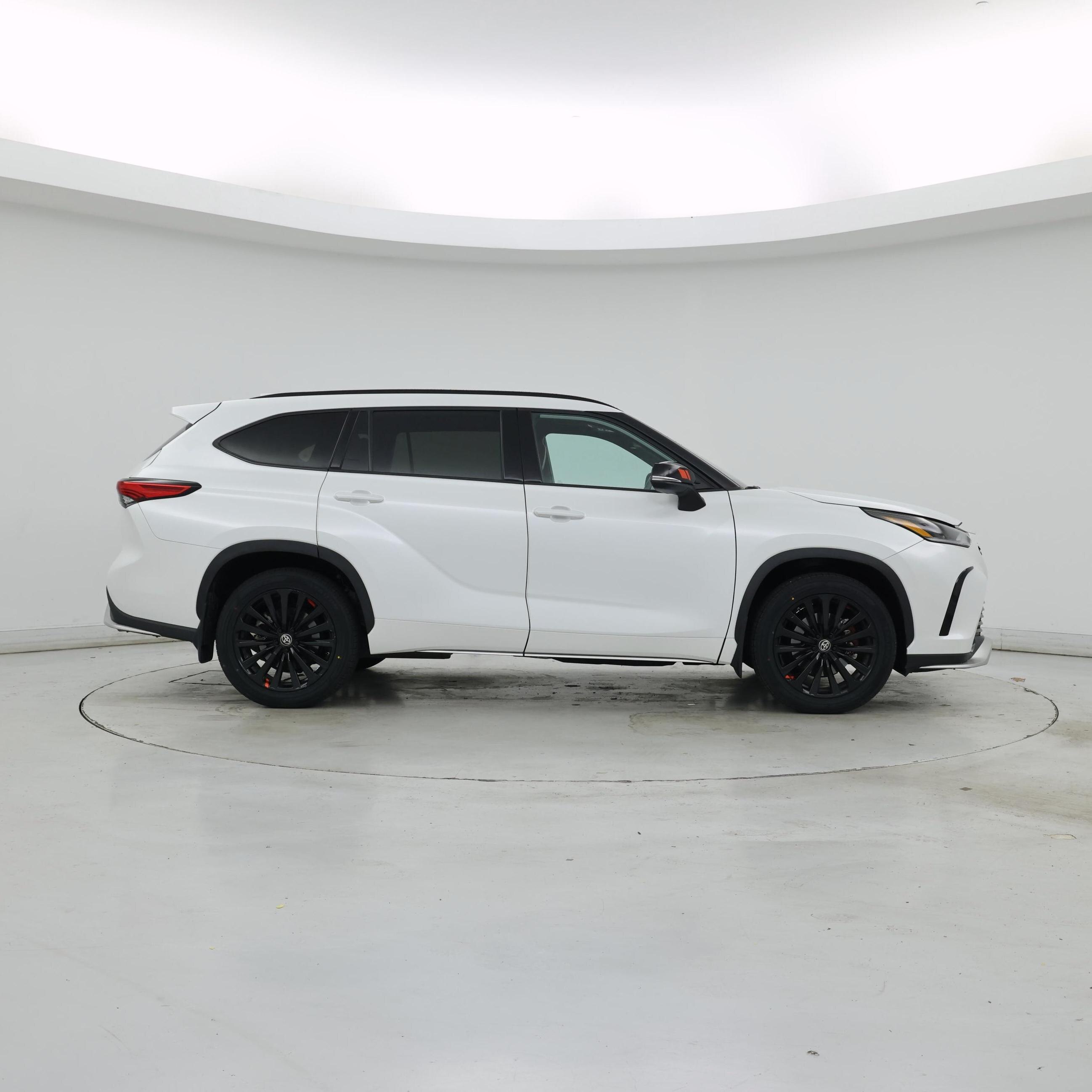 Thumbnail: 2023 Toyota Highlander - 7