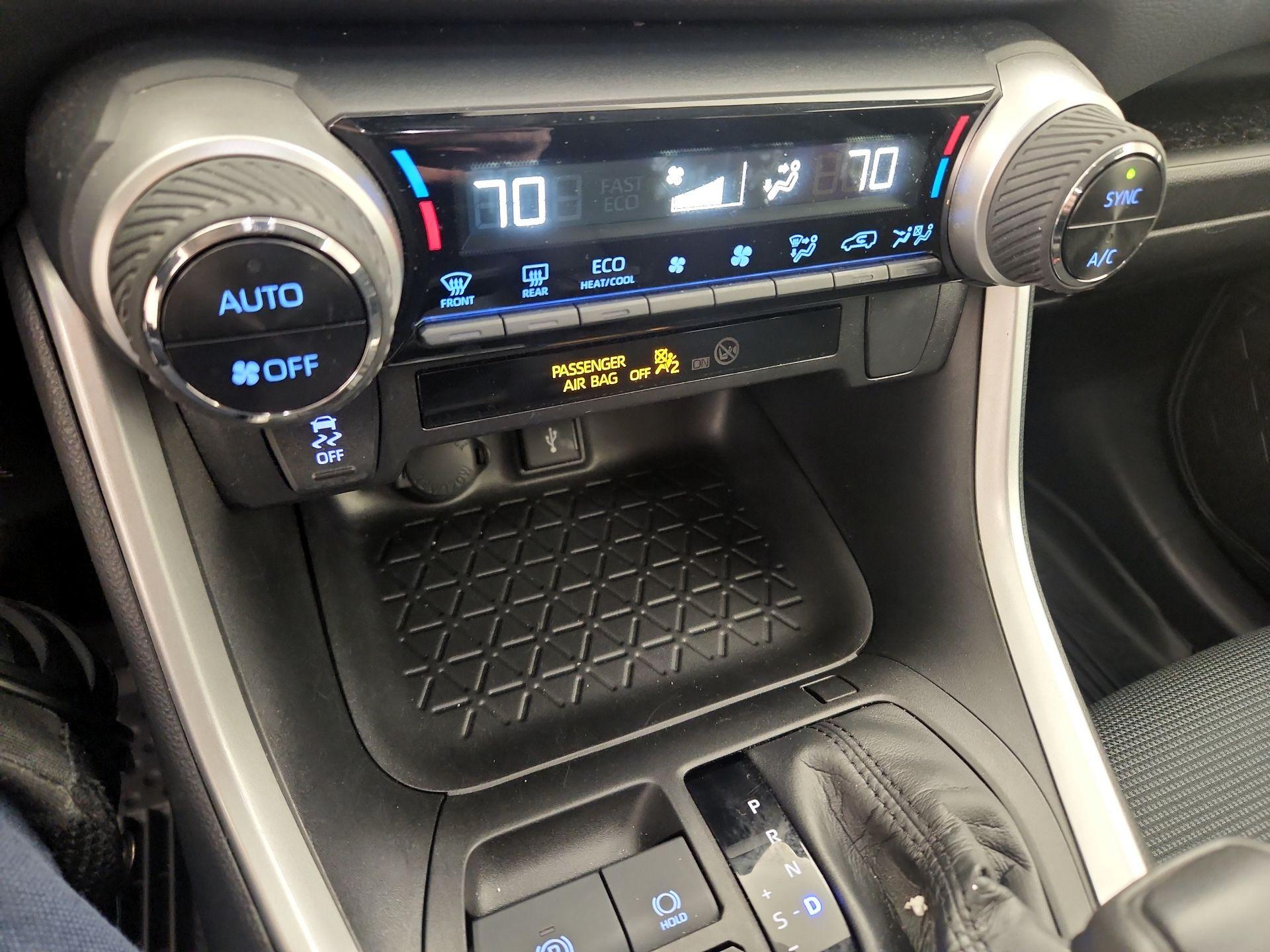 Thumbnail: 2022 Toyota RAV4 - 16