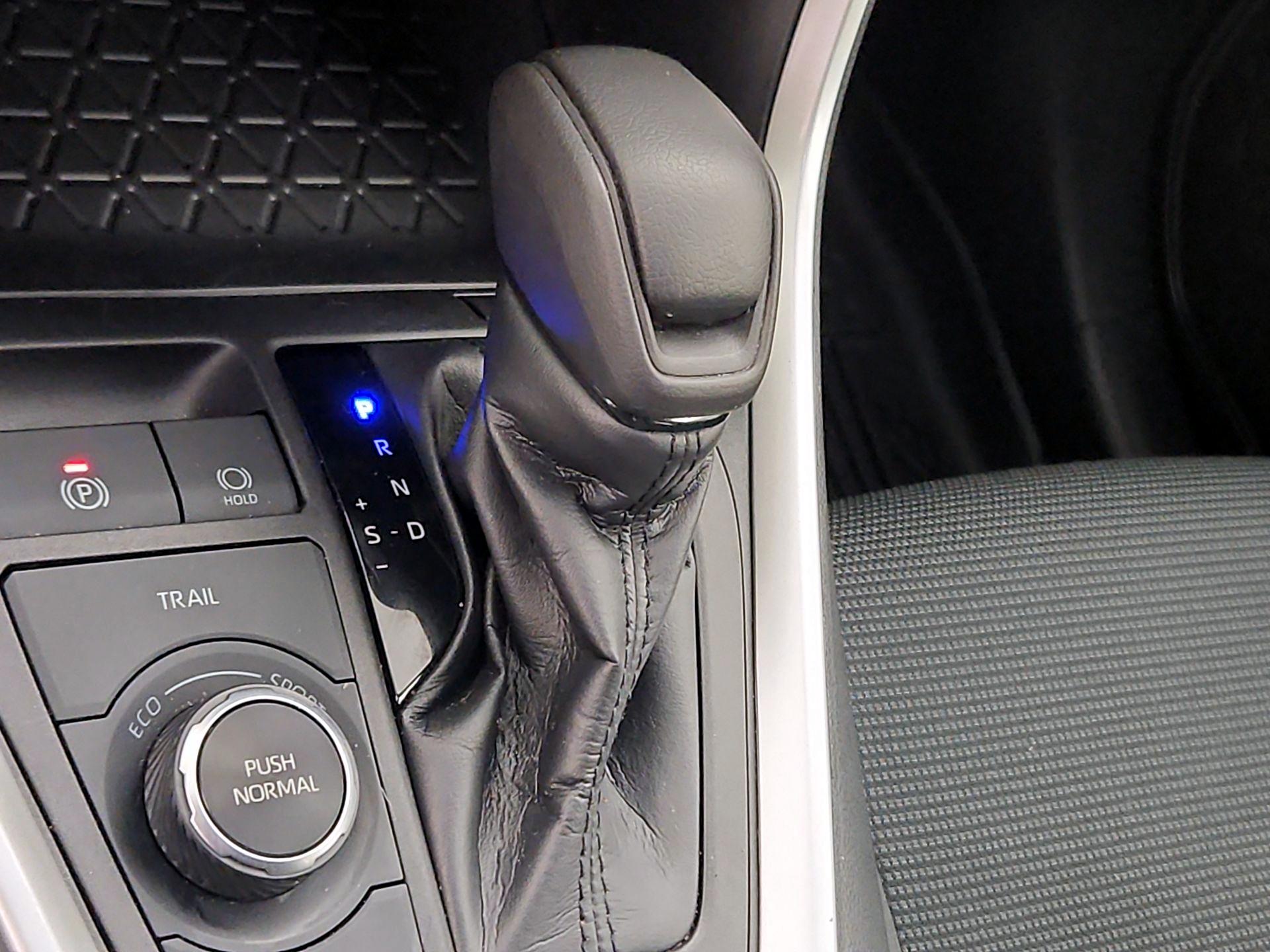 Thumbnail: 2022 Toyota RAV4 - 17