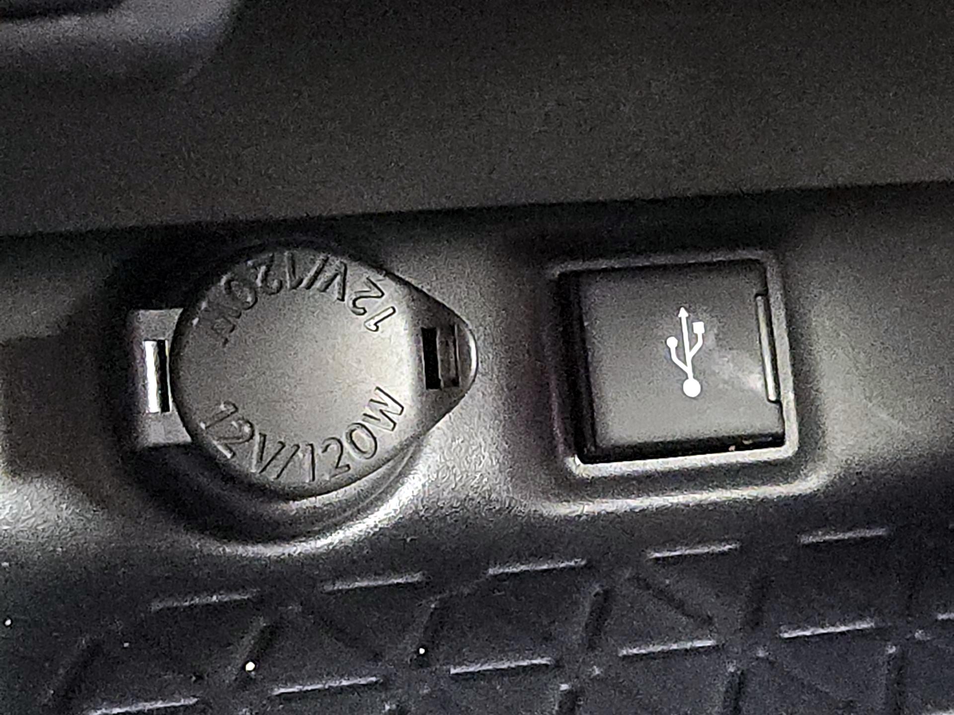 Thumbnail: 2022 Toyota RAV4 - 18