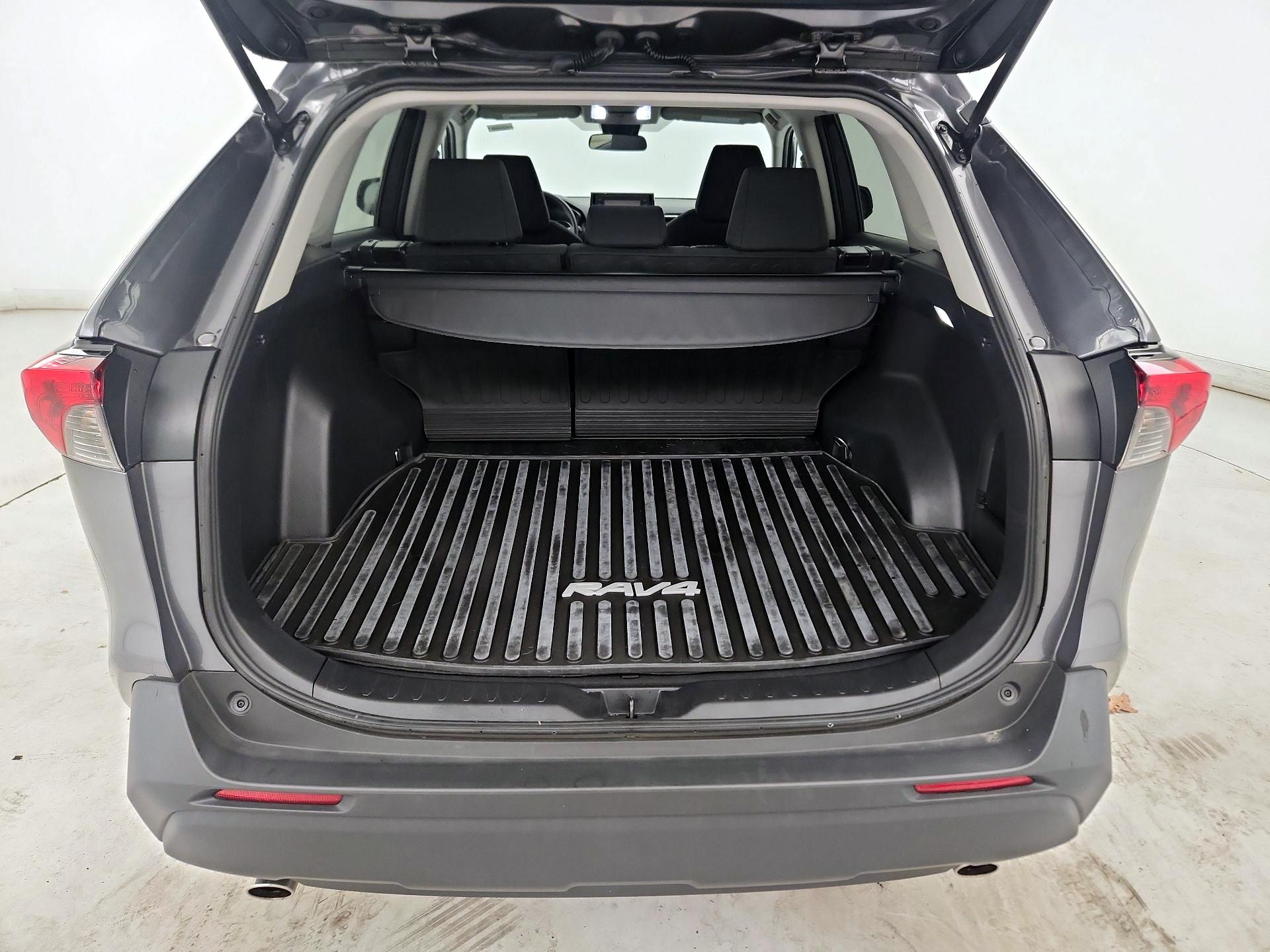 Thumbnail: 2022 Toyota RAV4 - 20