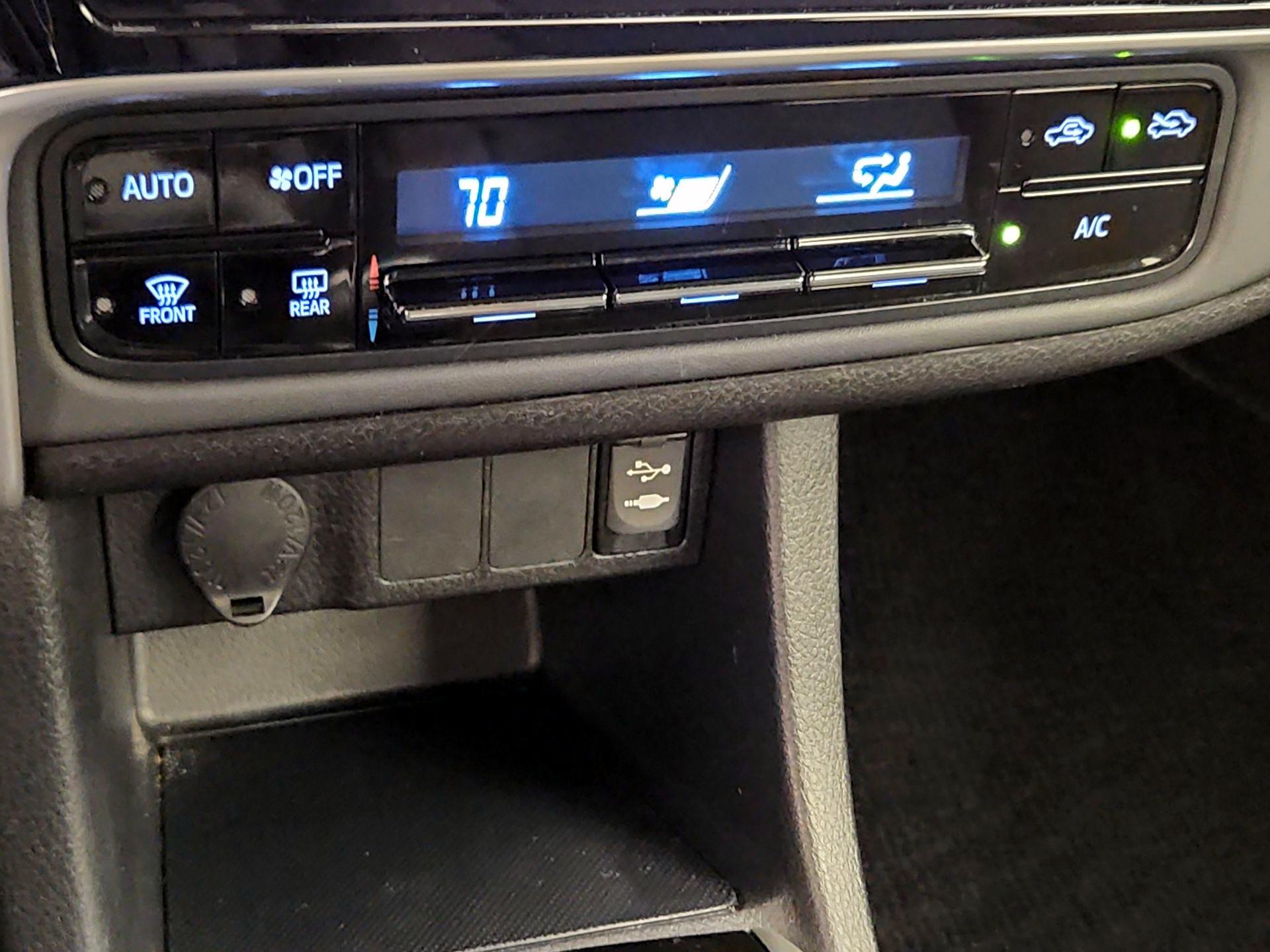 Thumbnail: 2017 Toyota Corolla - 16