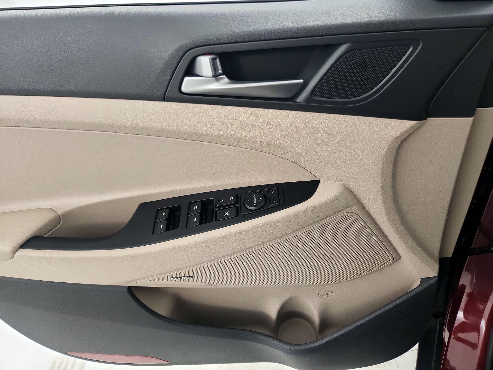 Thumbnail: 2017 Hyundai Tucson - 12