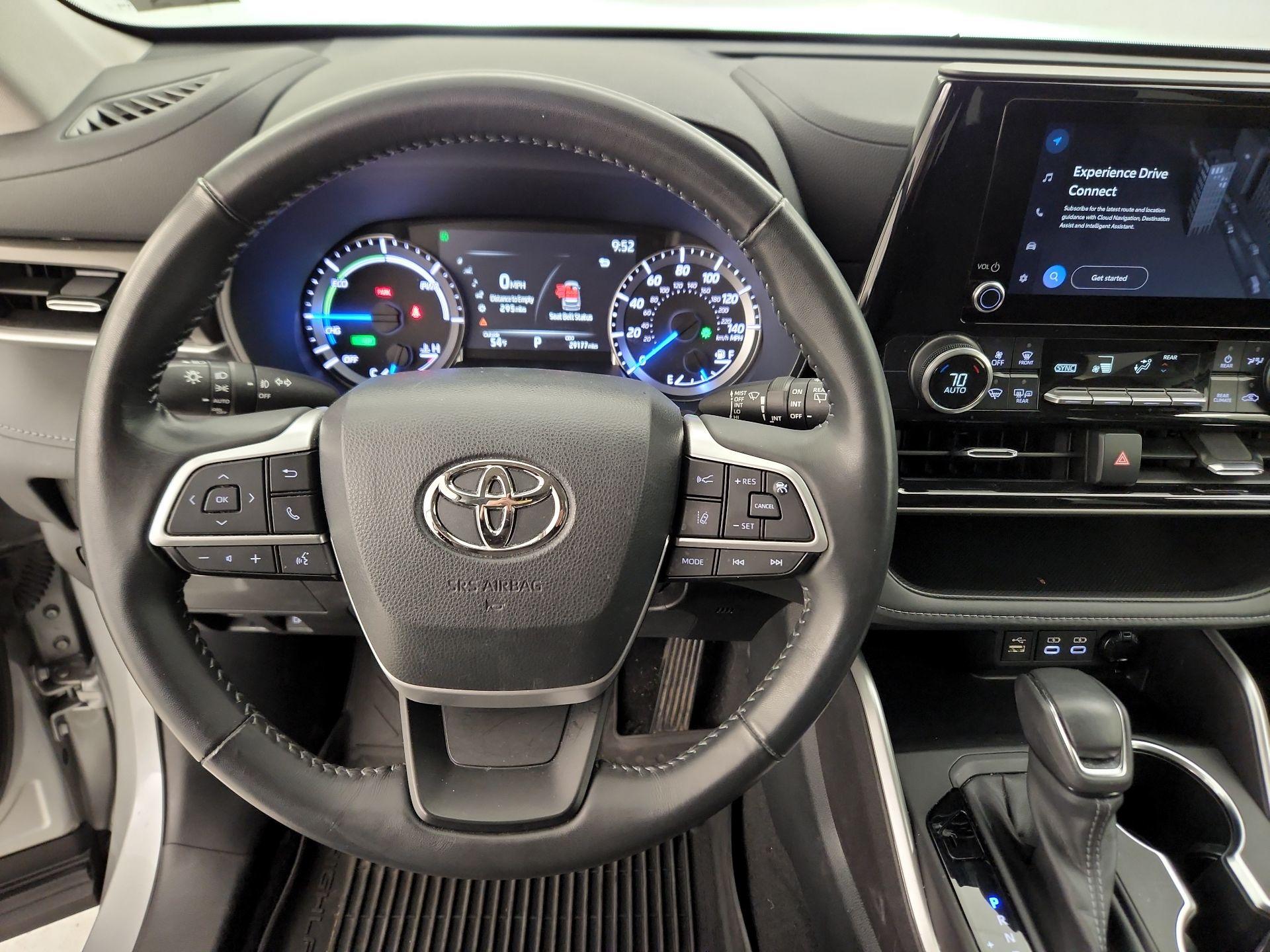 Thumbnail: 2023 Toyota Highlander - 10