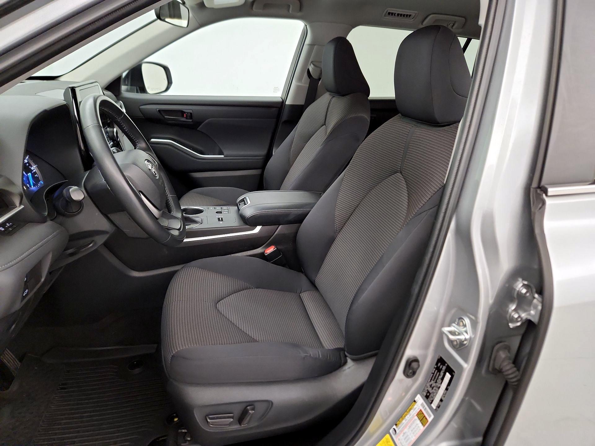 Thumbnail: 2023 Toyota Highlander - 11