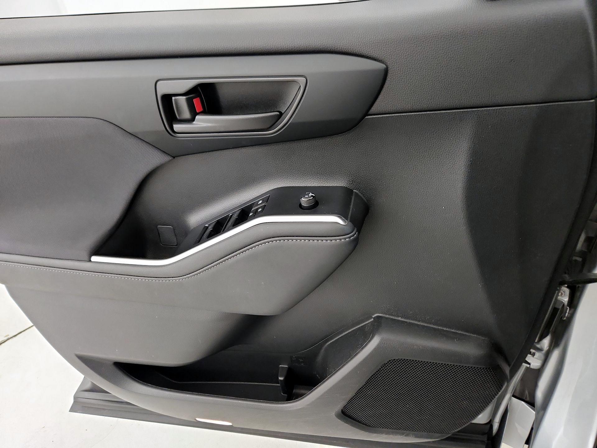 Thumbnail: 2023 Toyota Highlander - 12