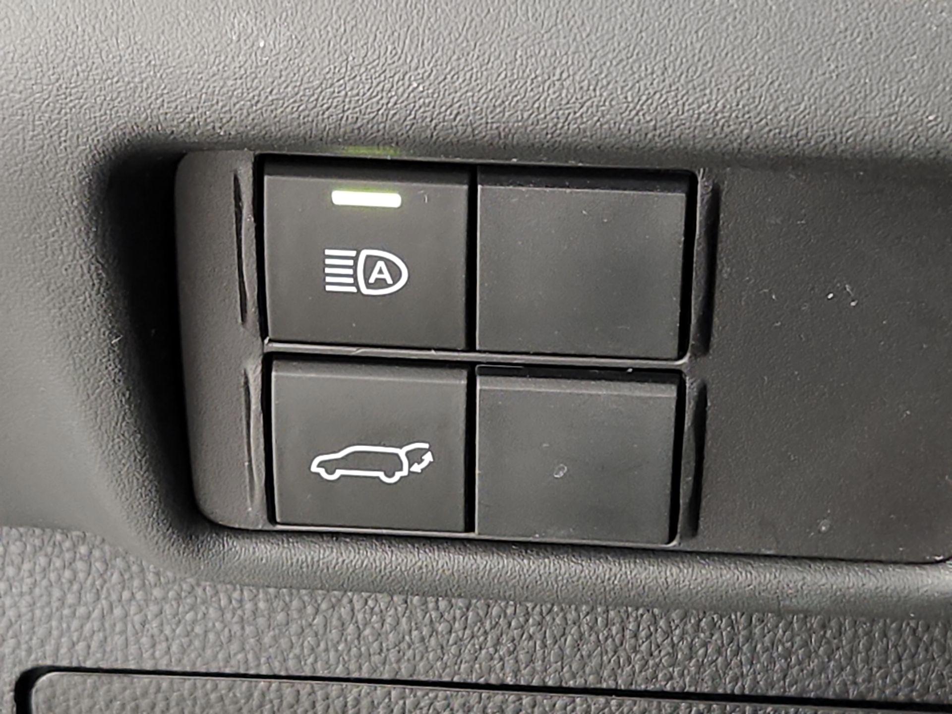 Thumbnail: 2023 Toyota Highlander - 13