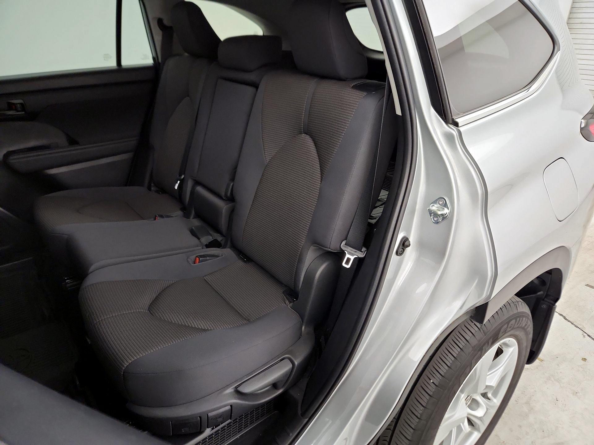 Thumbnail: 2023 Toyota Highlander - 20