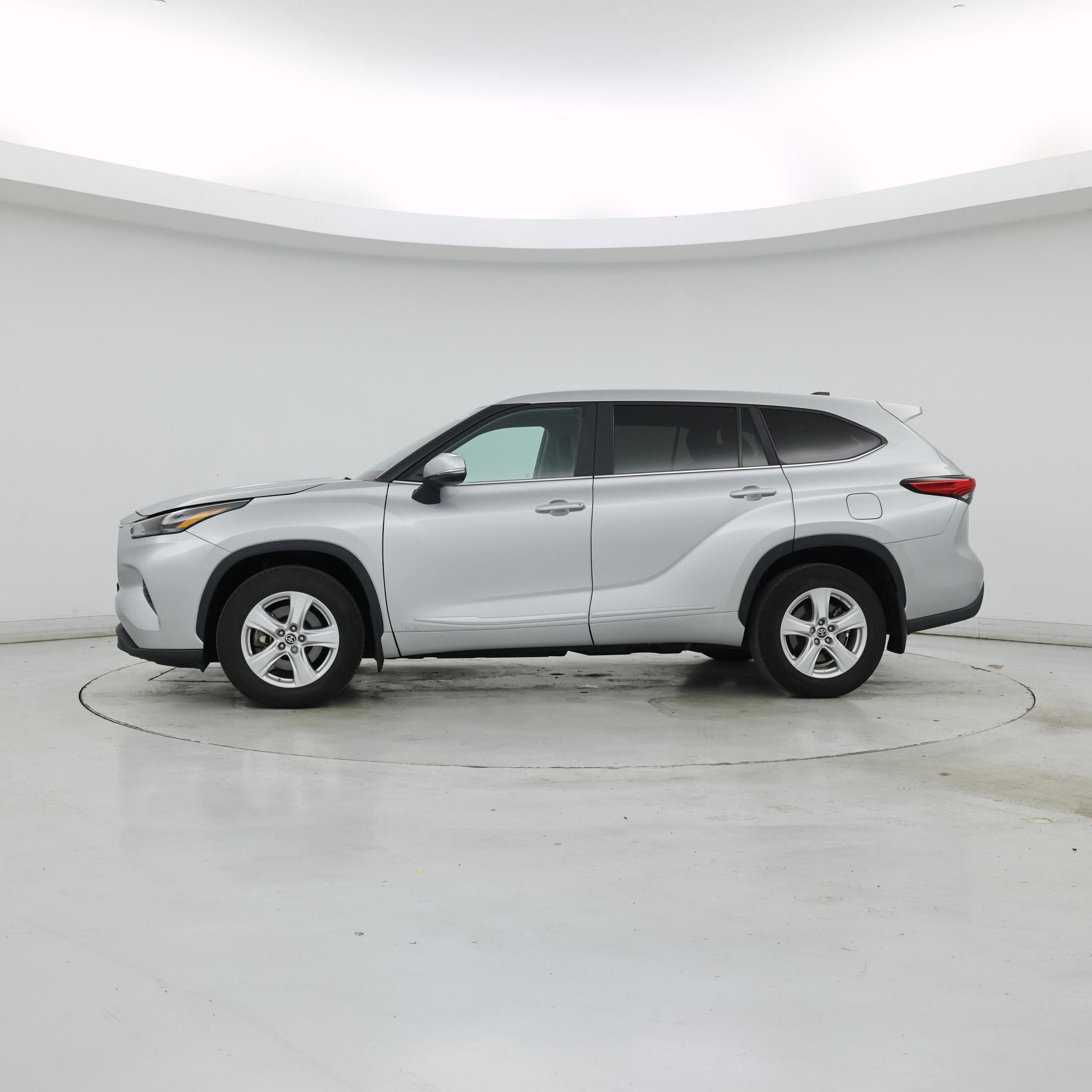 Thumbnail: 2023 Toyota Highlander - 3