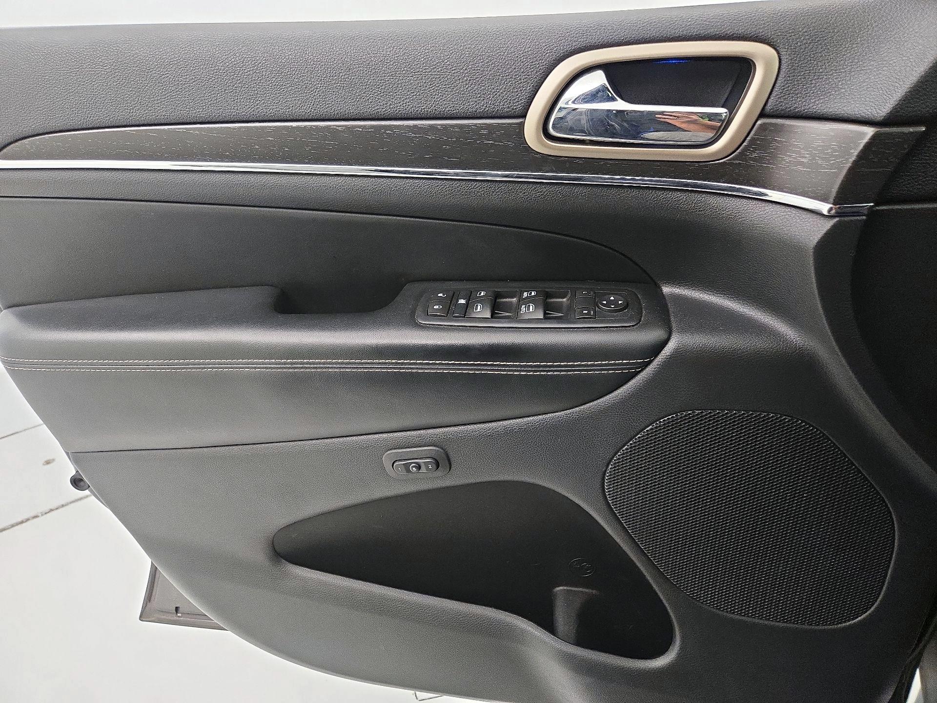 Thumbnail: 2017 Jeep Grand Cherokee - 12