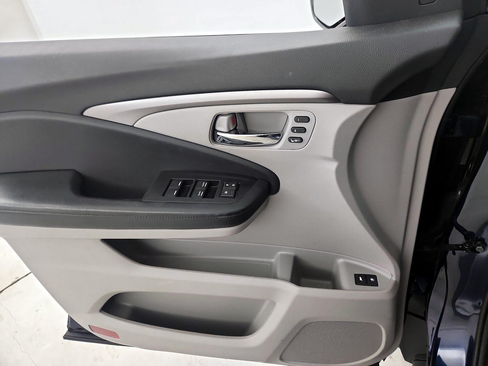 Thumbnail: 2019 Honda Pilot - 12