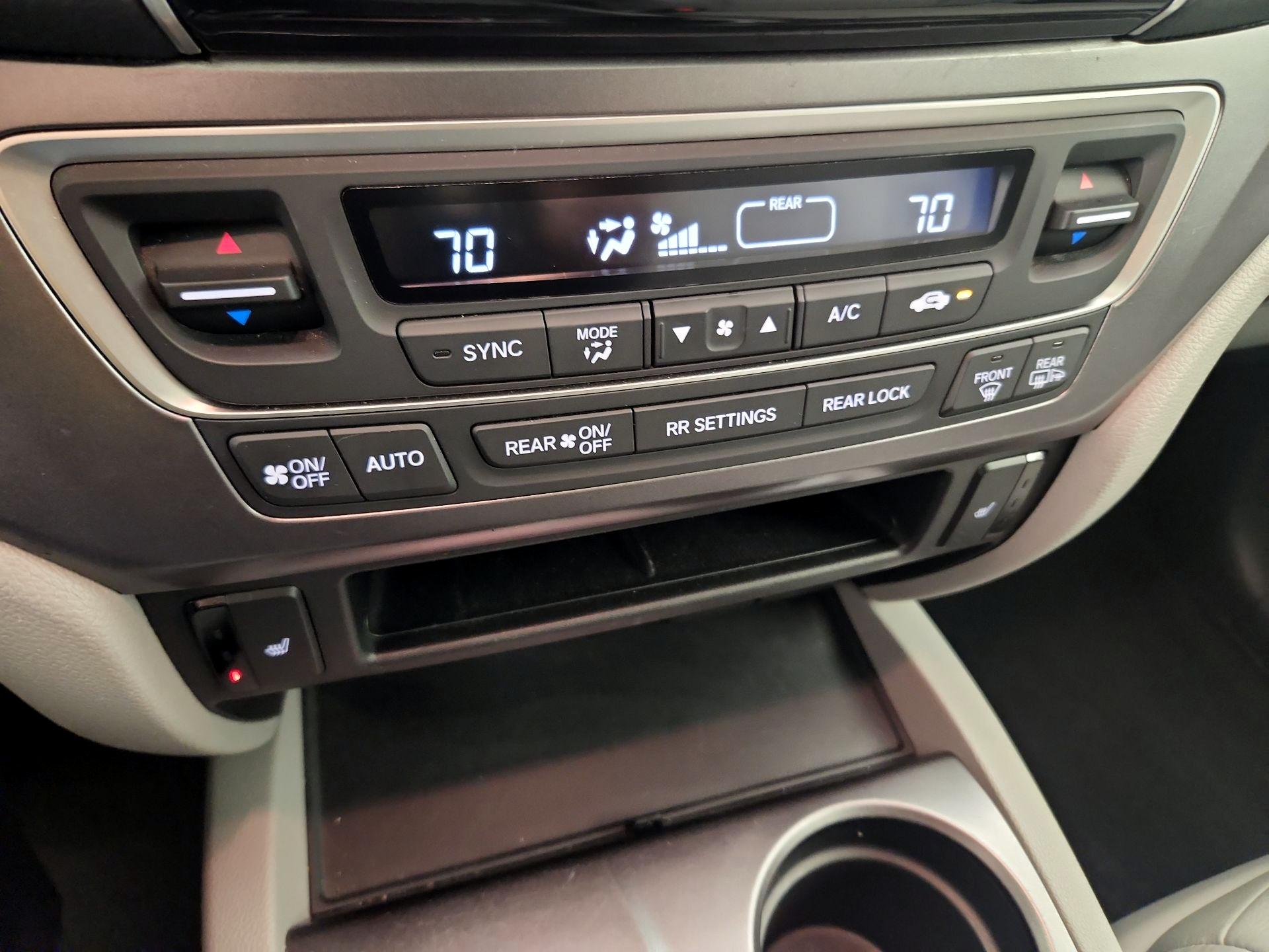 Thumbnail: 2019 Honda Pilot - 16