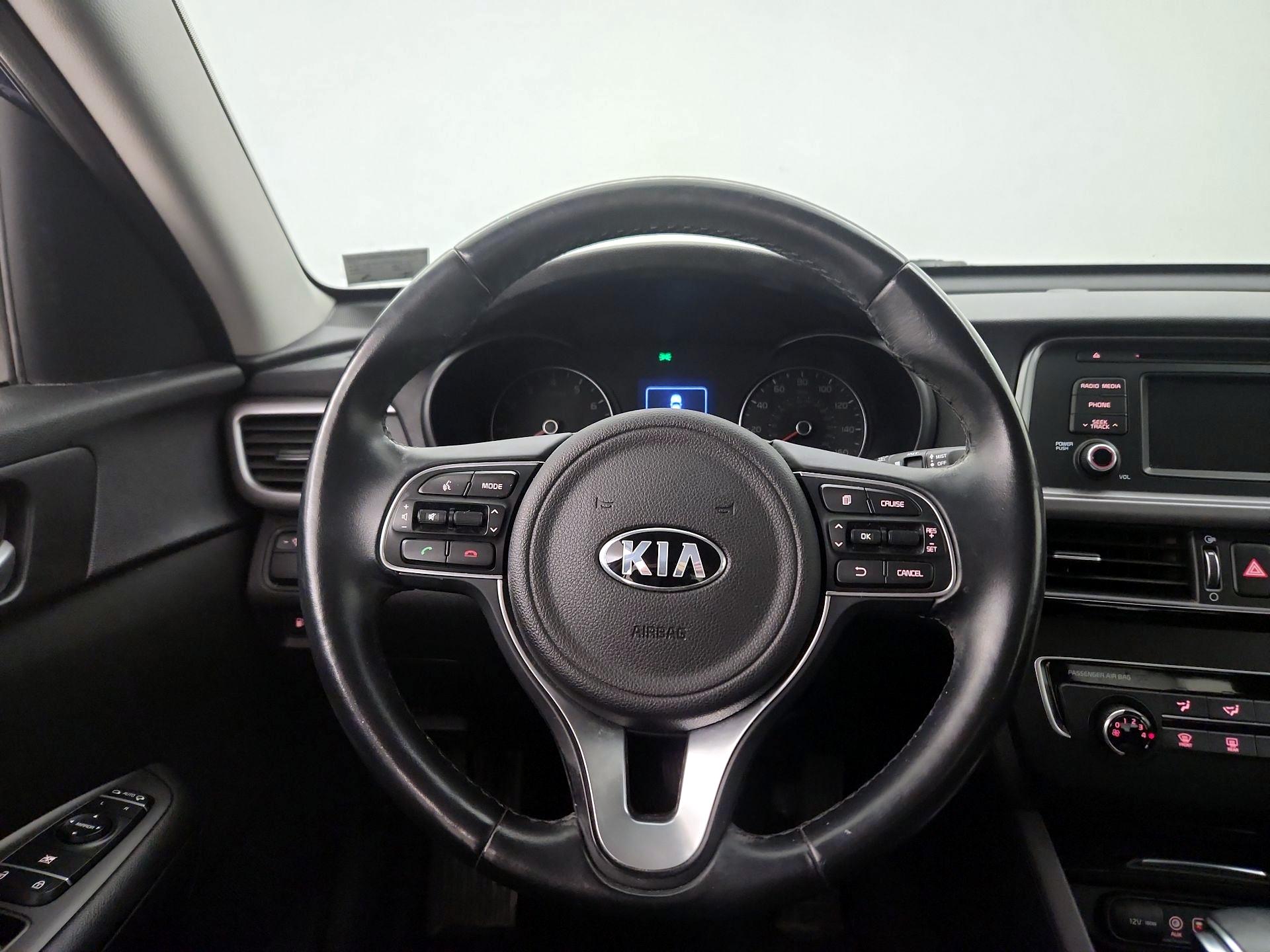 Thumbnail: 2016 Kia Optima - 10