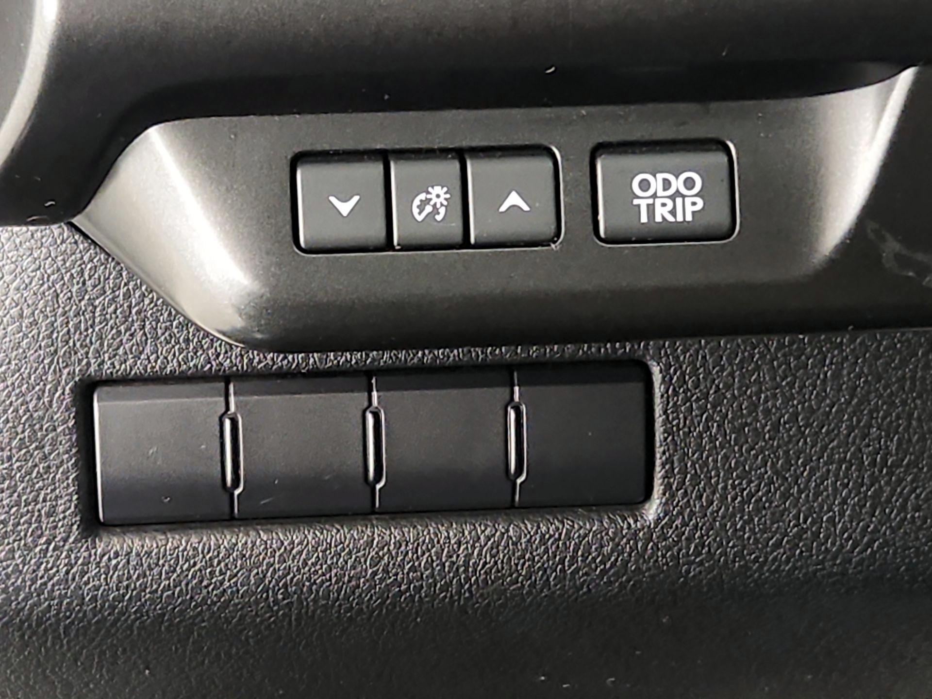 Thumbnail: 2019 Lexus UX - 13