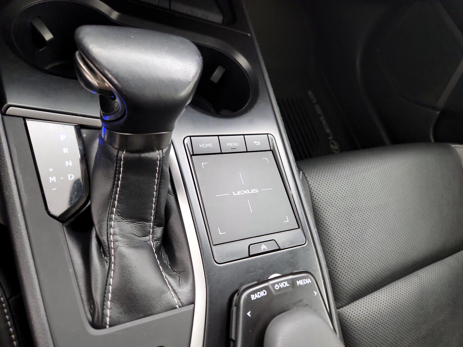 Thumbnail: 2019 Lexus UX - 17