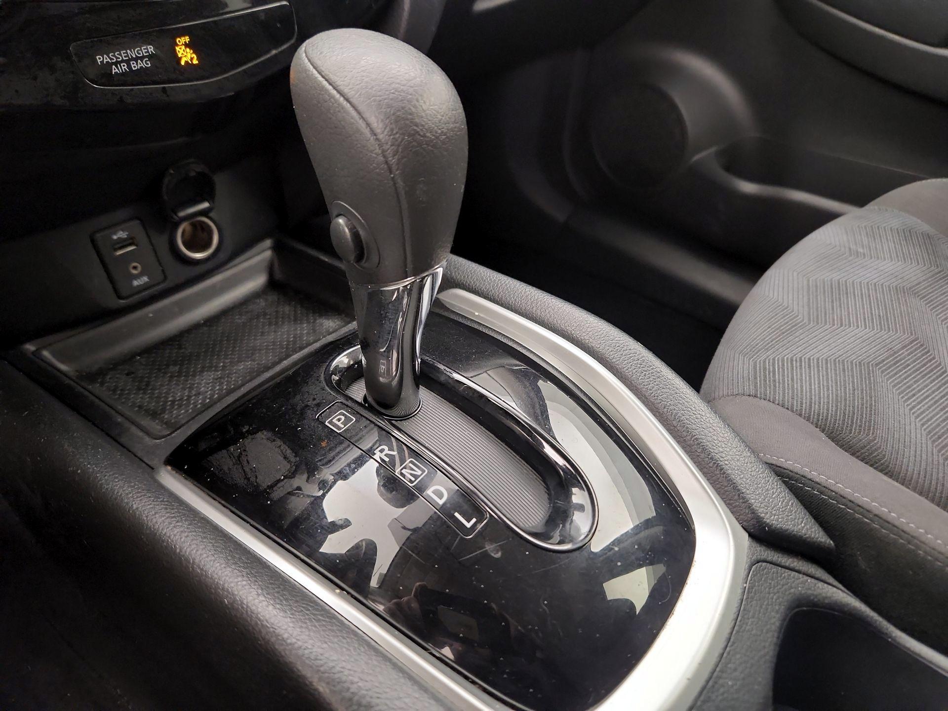 Thumbnail: 2016 Nissan Rogue - 18