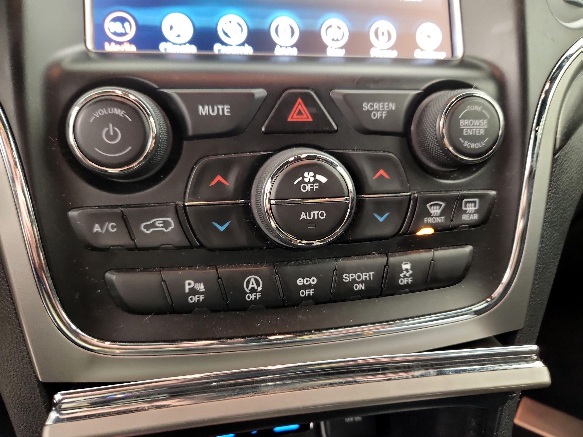 Thumbnail: 2018 Jeep Grand Cherokee - 17