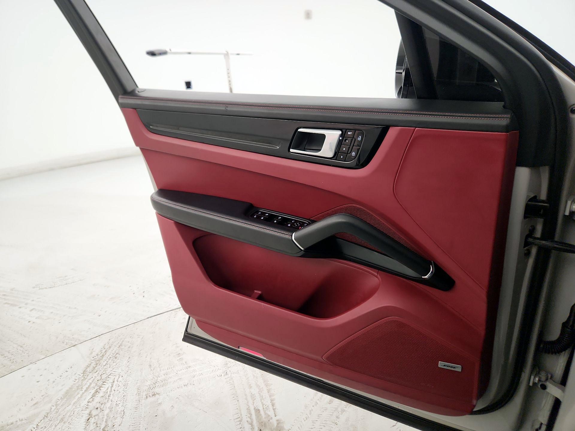 Thumbnail: 2020 Porsche Cayenne - 12