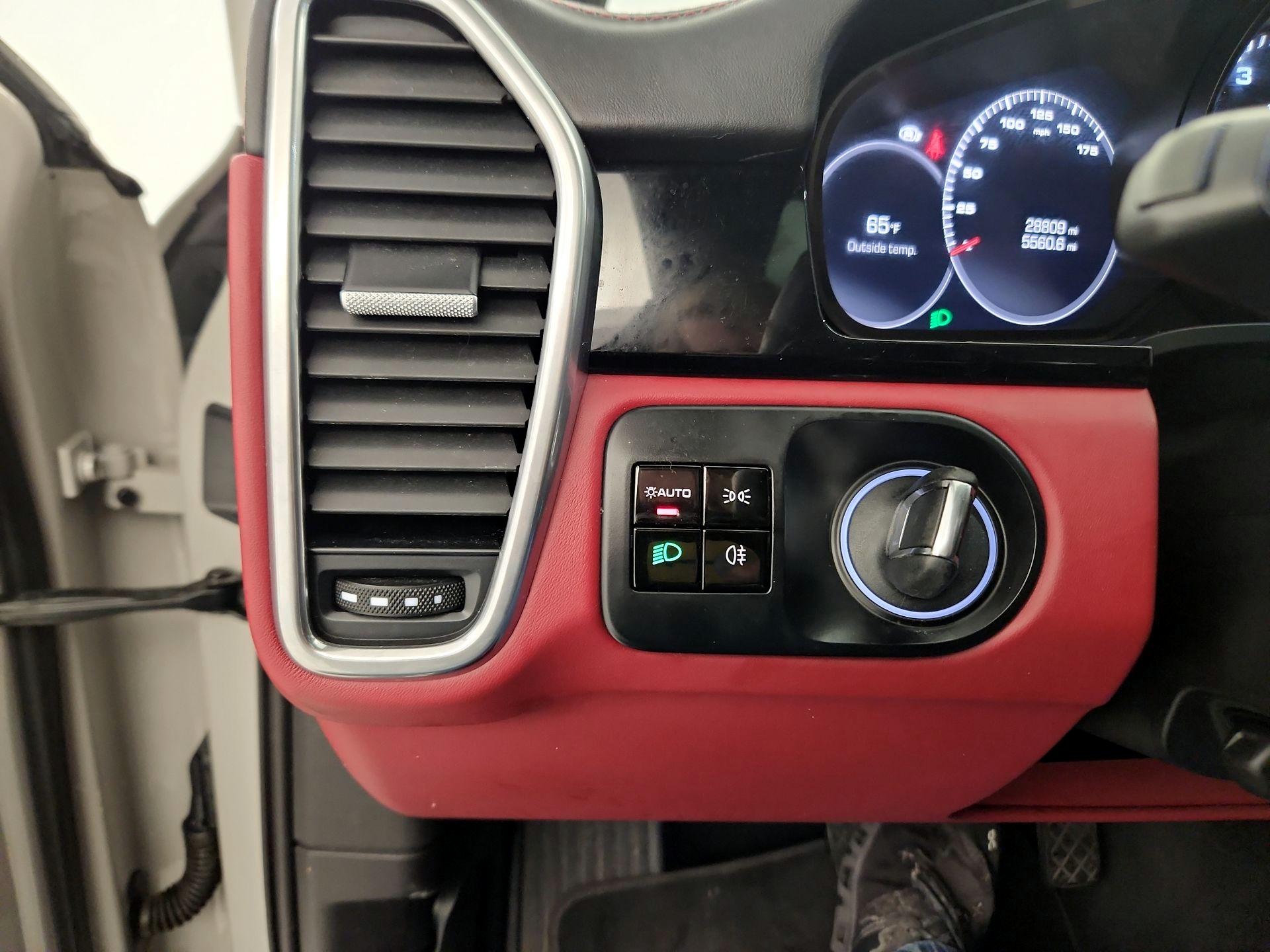 Thumbnail: 2020 Porsche Cayenne - 13