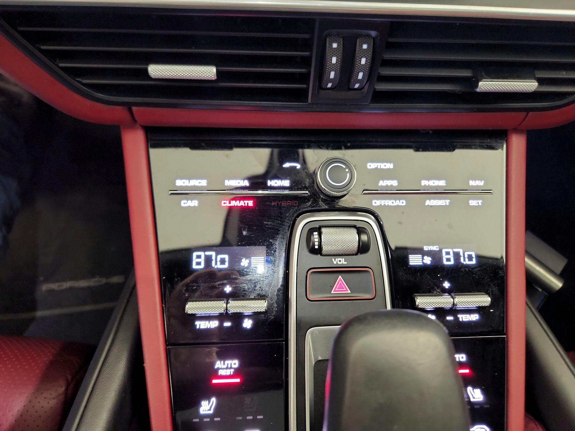 Thumbnail: 2020 Porsche Cayenne - 17