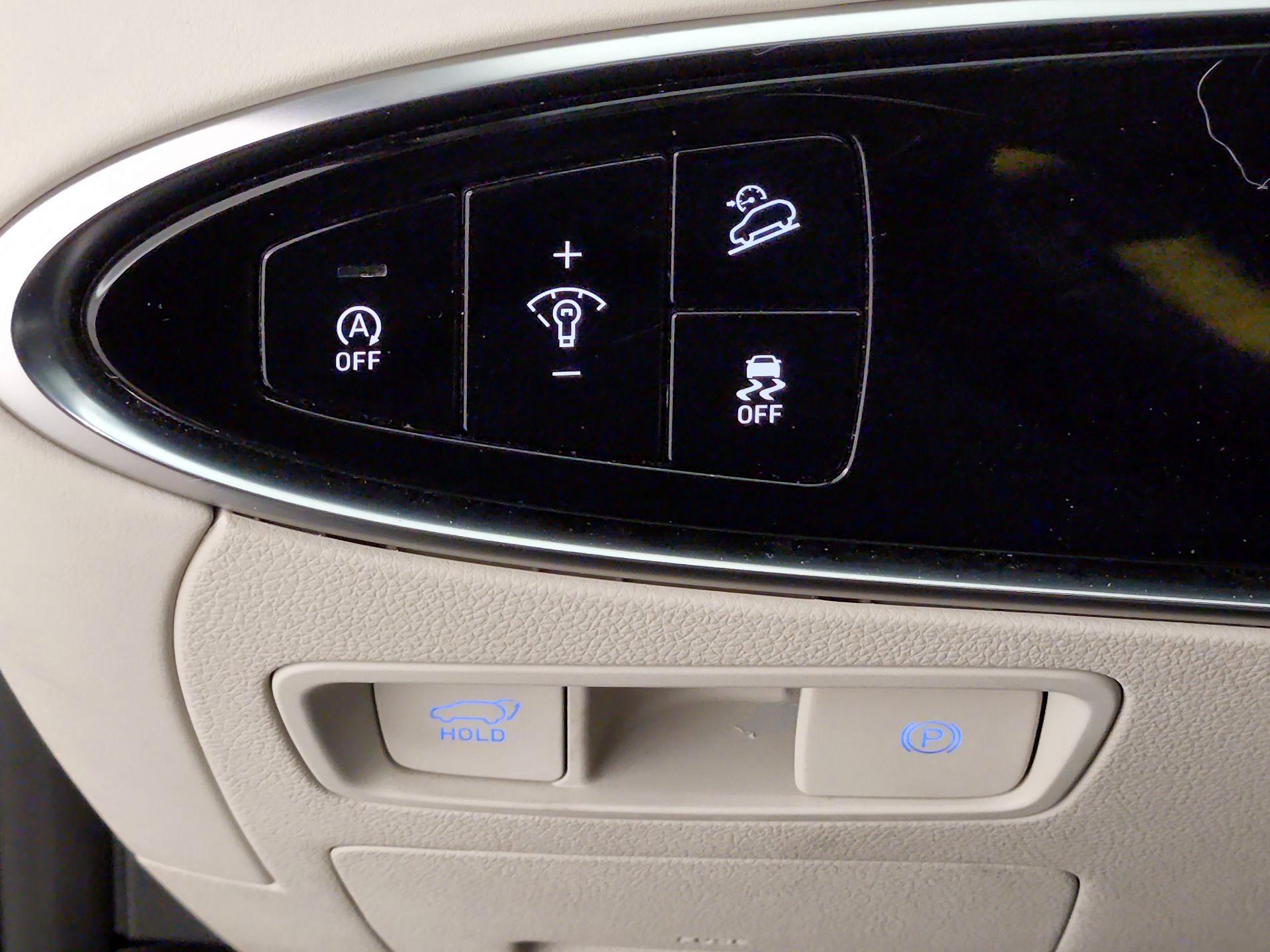 Thumbnail: 2023 Genesis GV70 - 13