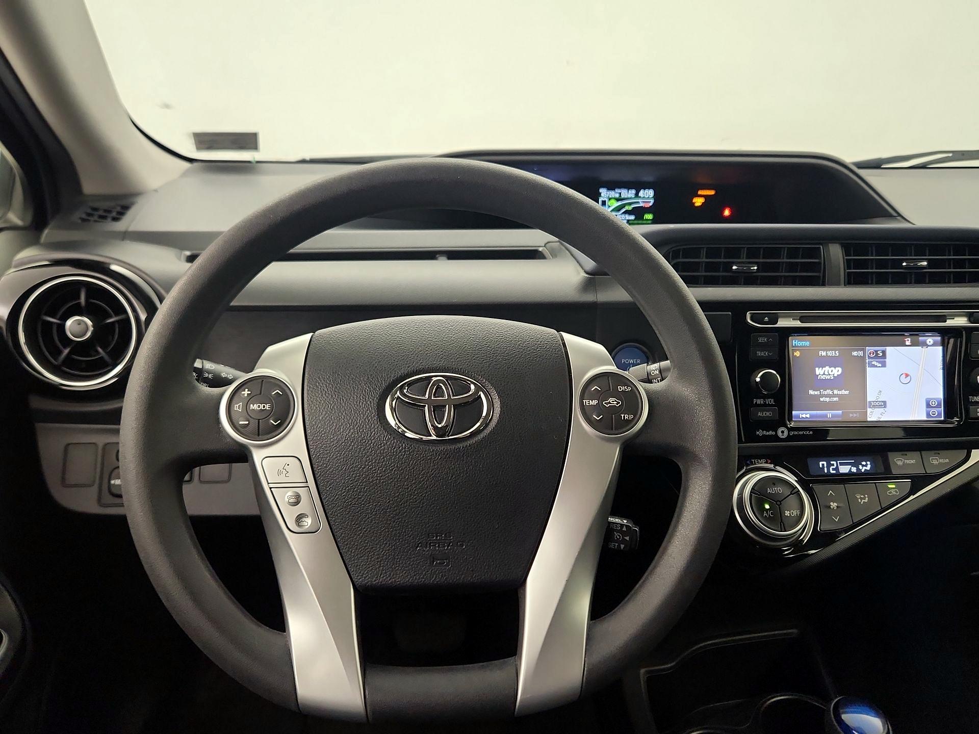 Thumbnail: 2015 Toyota Prius c - 10