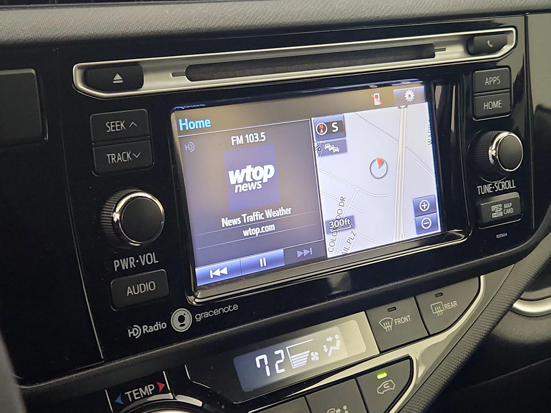 Thumbnail: 2015 Toyota Prius c - 14