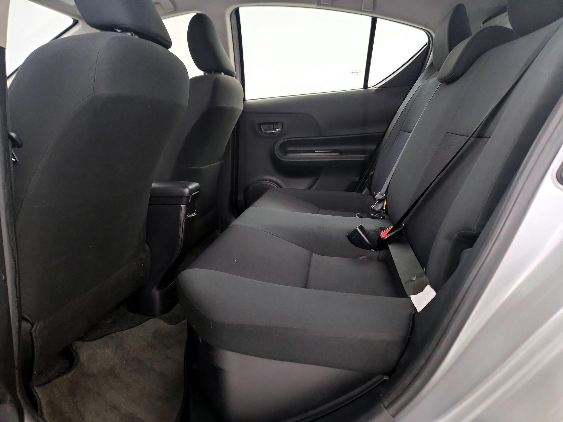 Thumbnail: 2015 Toyota Prius c - 18