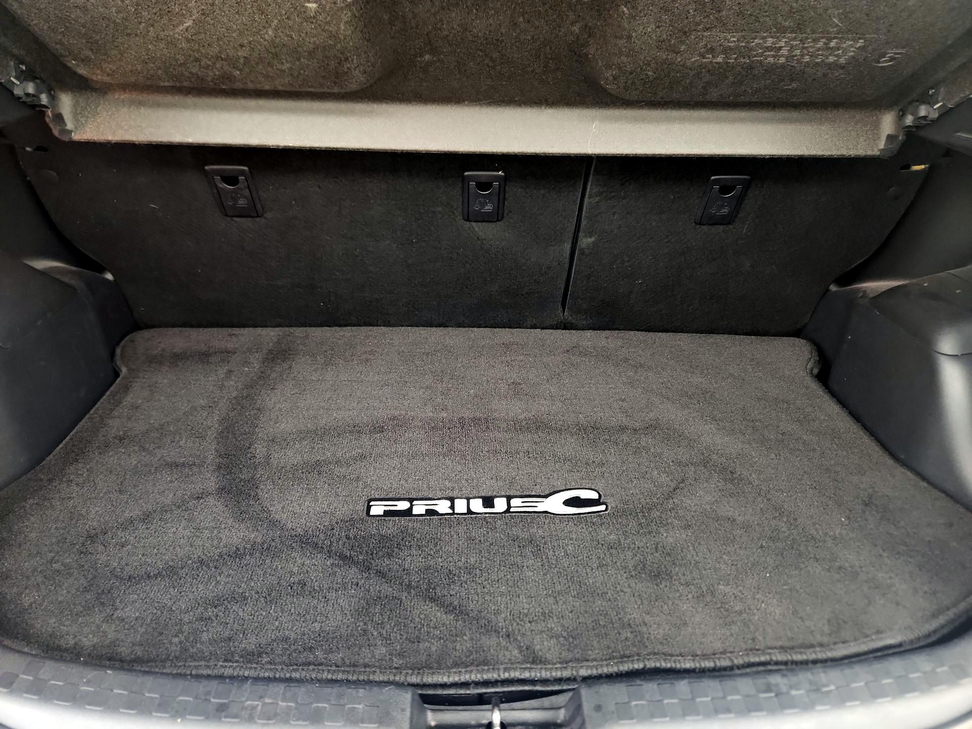 Thumbnail: 2015 Toyota Prius c - 19