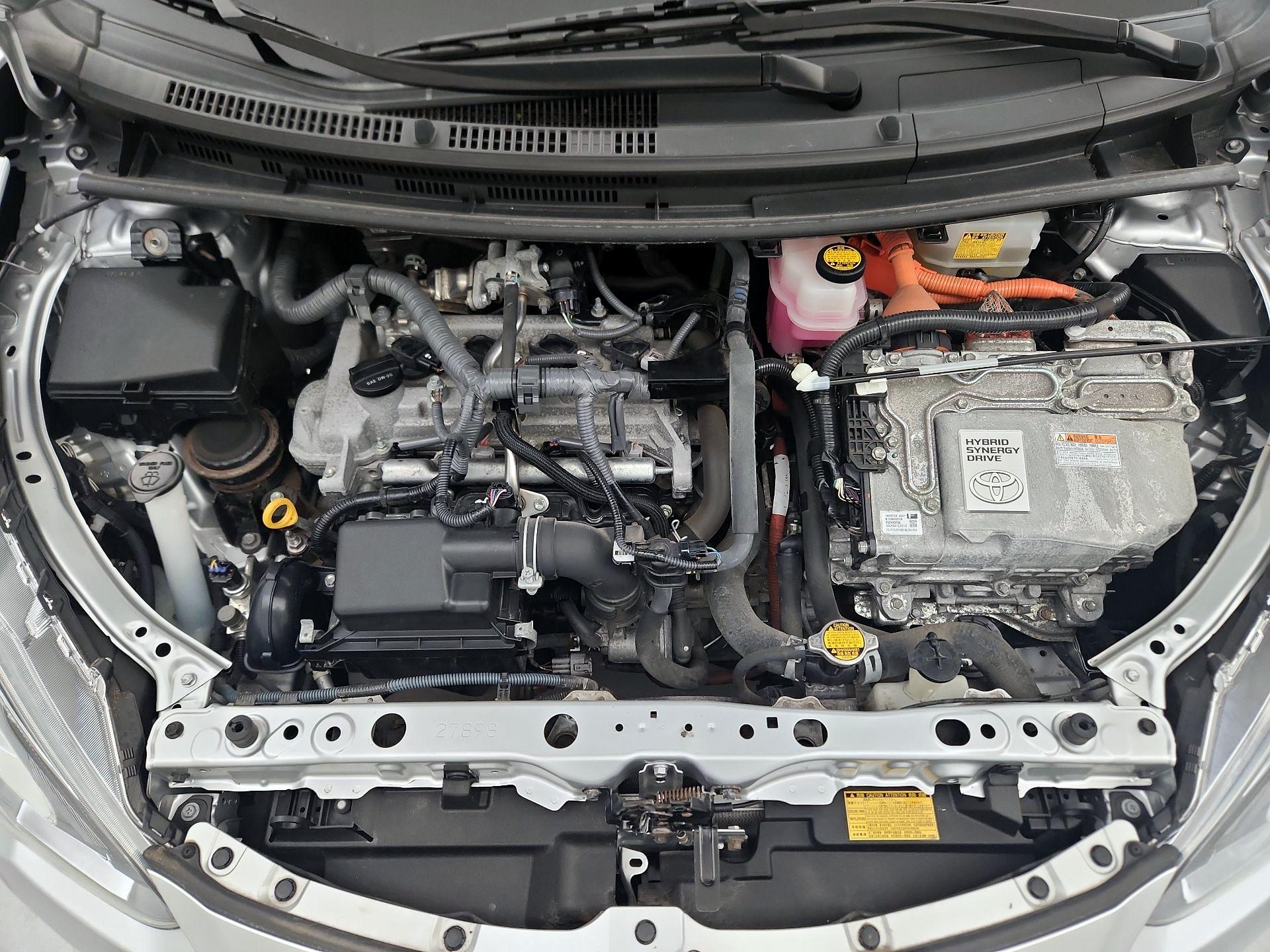 Thumbnail: 2015 Toyota Prius c - 20