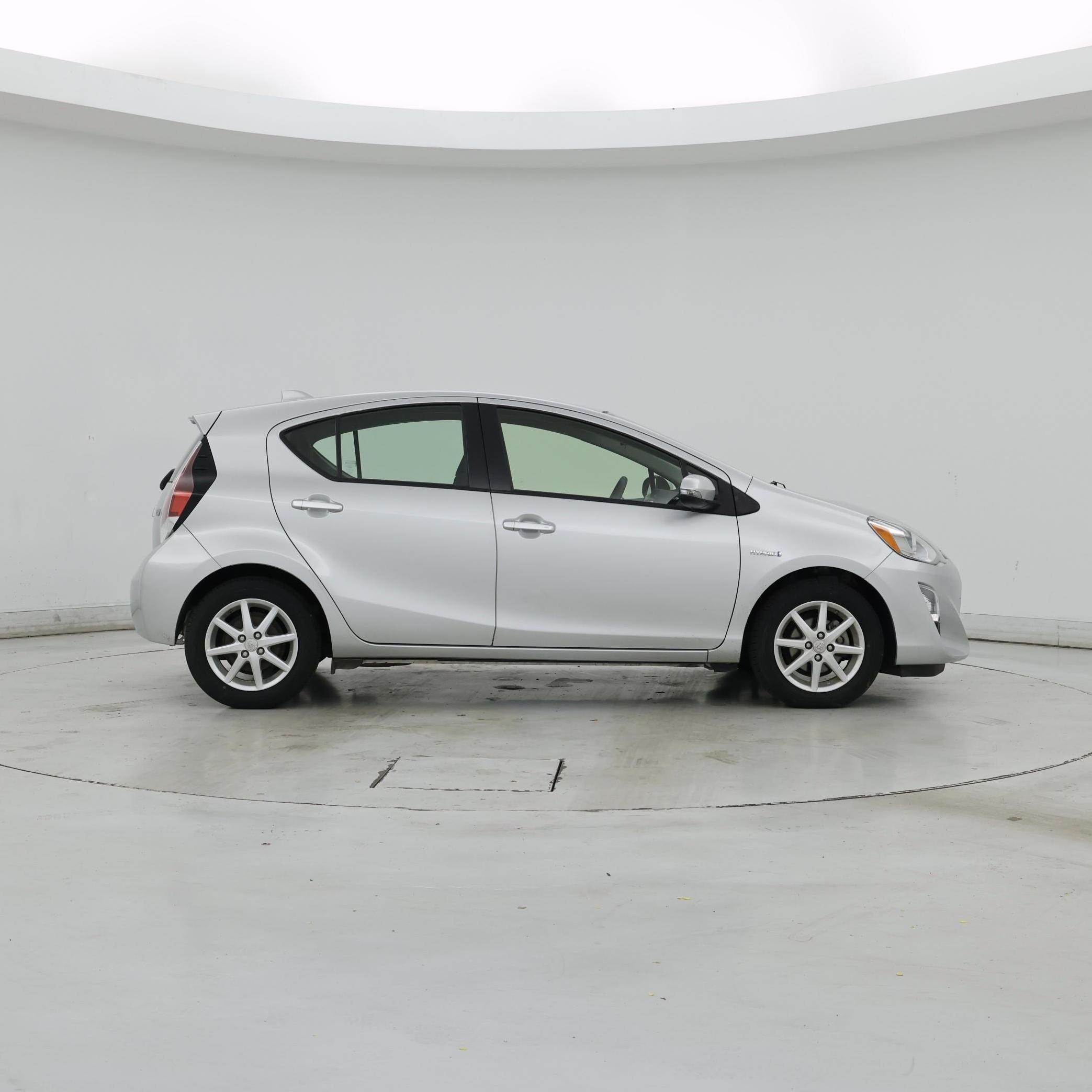Thumbnail: 2015 Toyota Prius c - 7
