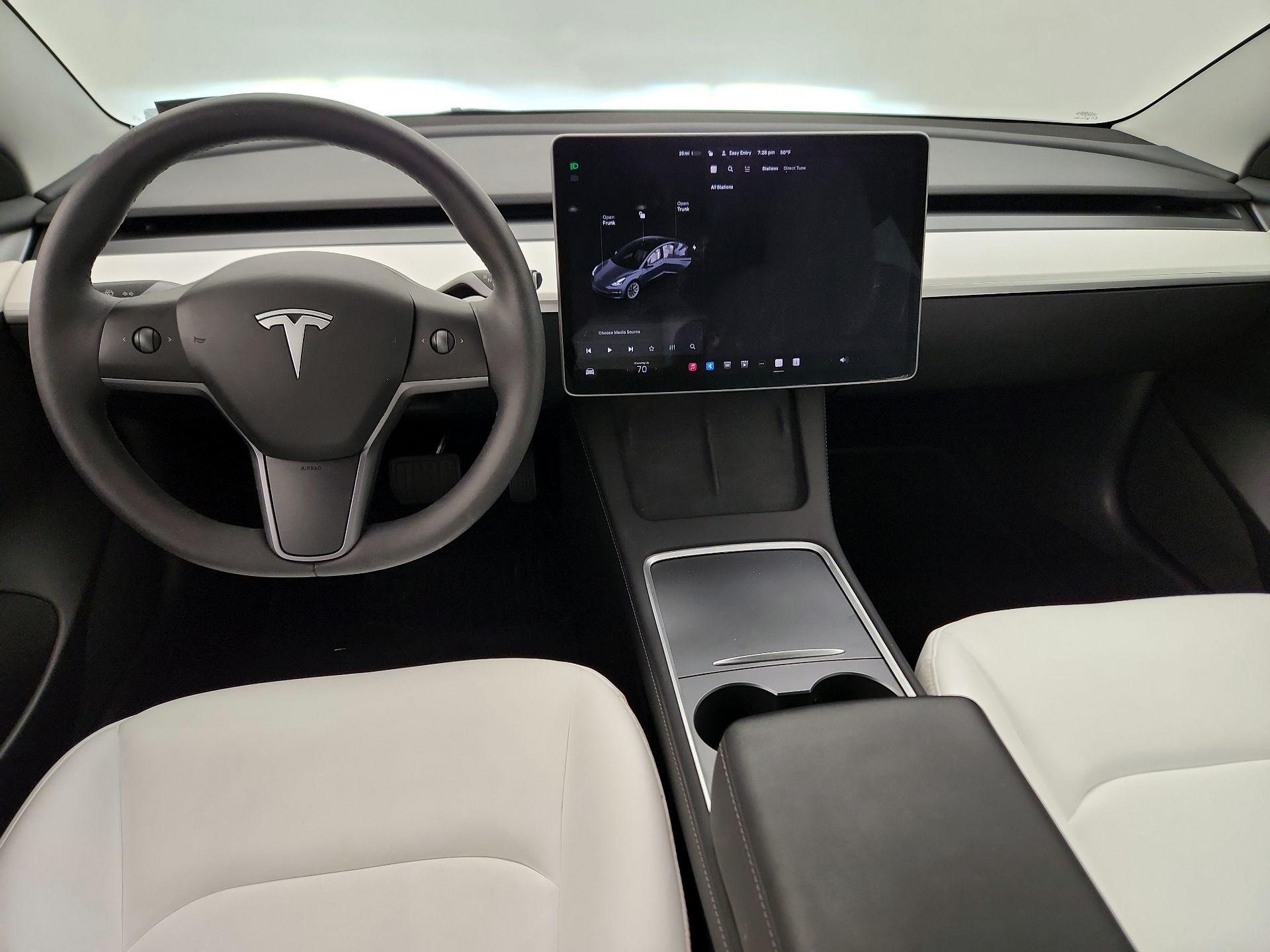 Thumbnail: 2023 Tesla Model 3 - 9