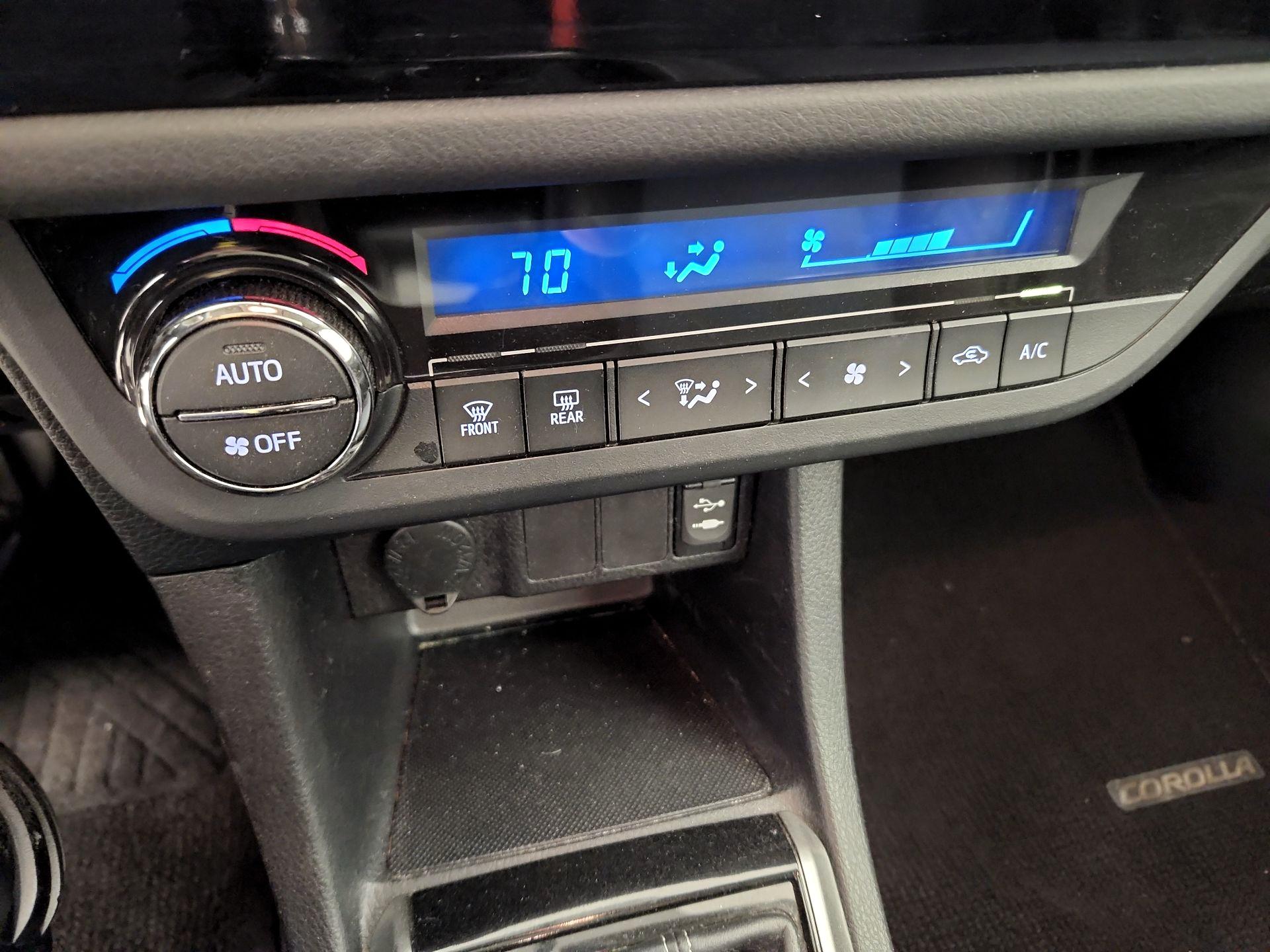 Thumbnail: 2016 Toyota Corolla - 16