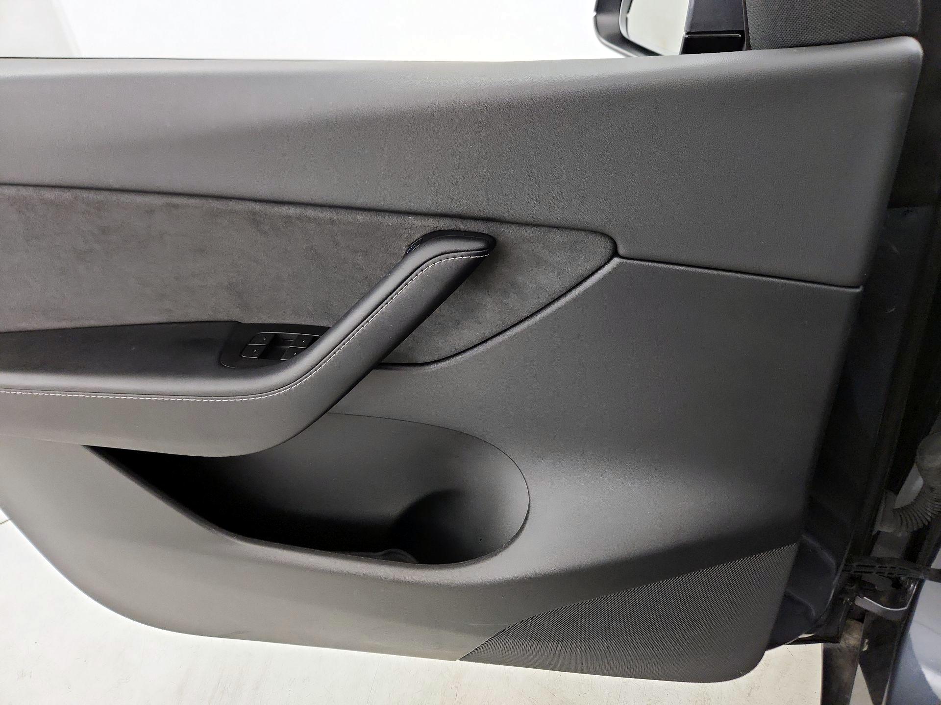 Thumbnail: 2022 Tesla Model Y - 12