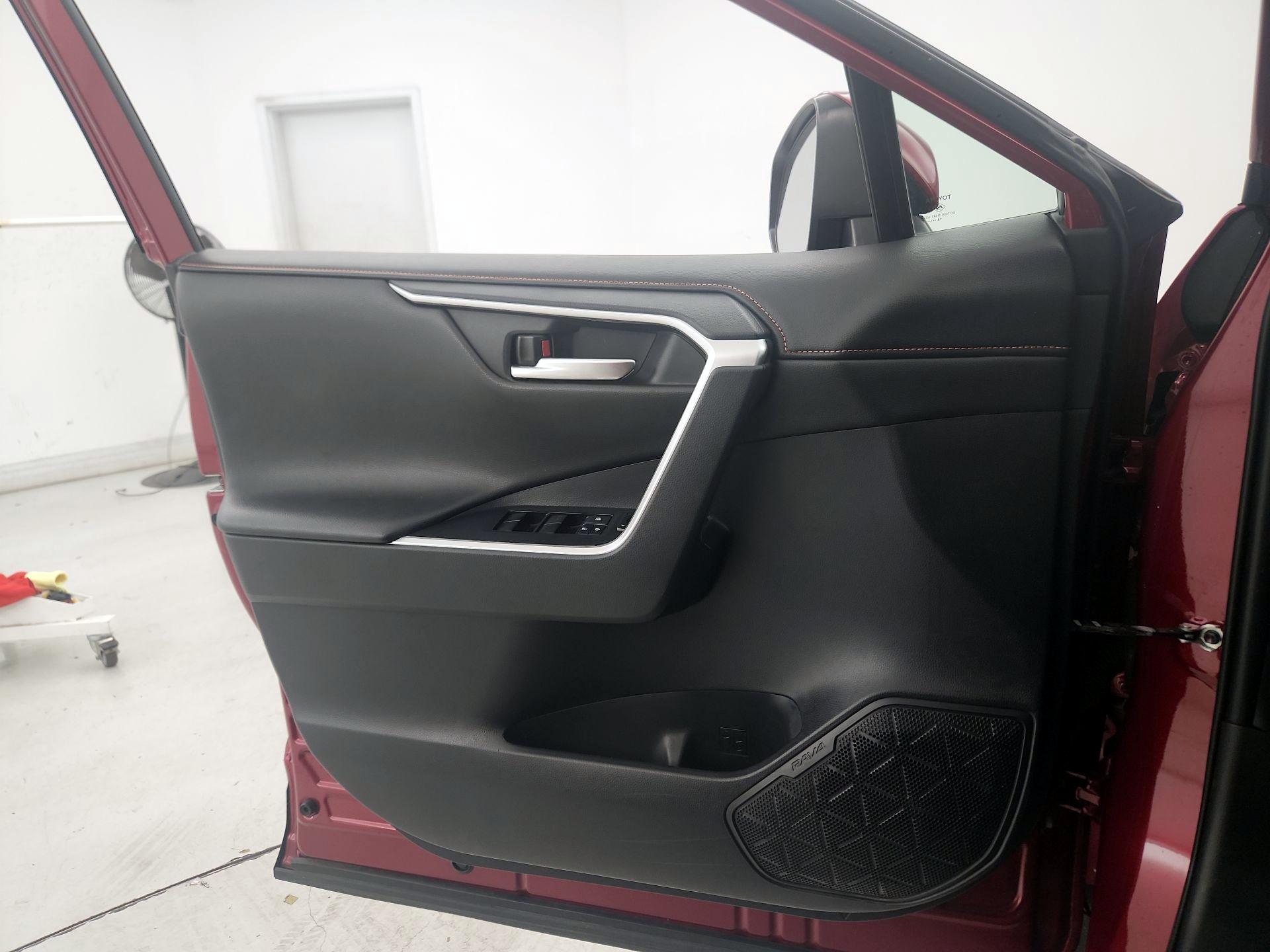 Thumbnail: 2019 Toyota RAV4 - 12