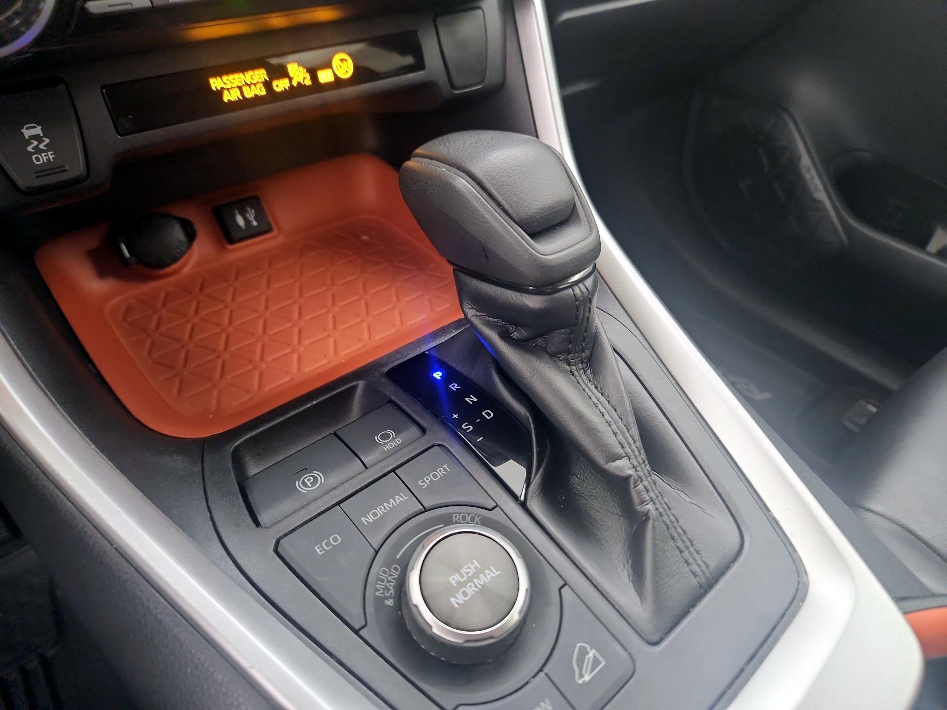 Thumbnail: 2019 Toyota RAV4 - 17