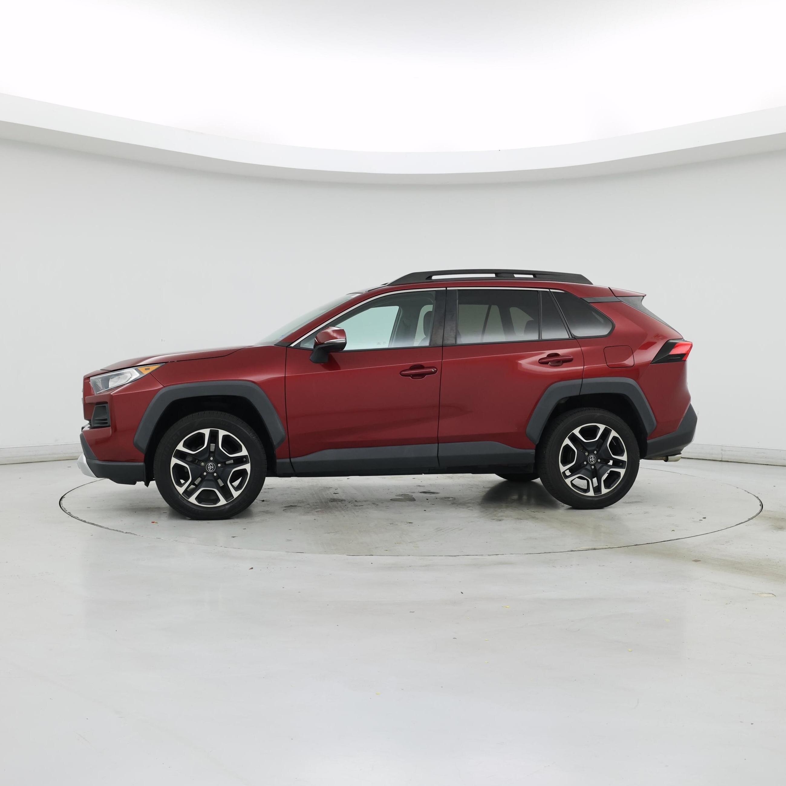 Thumbnail: 2019 Toyota RAV4 - 3