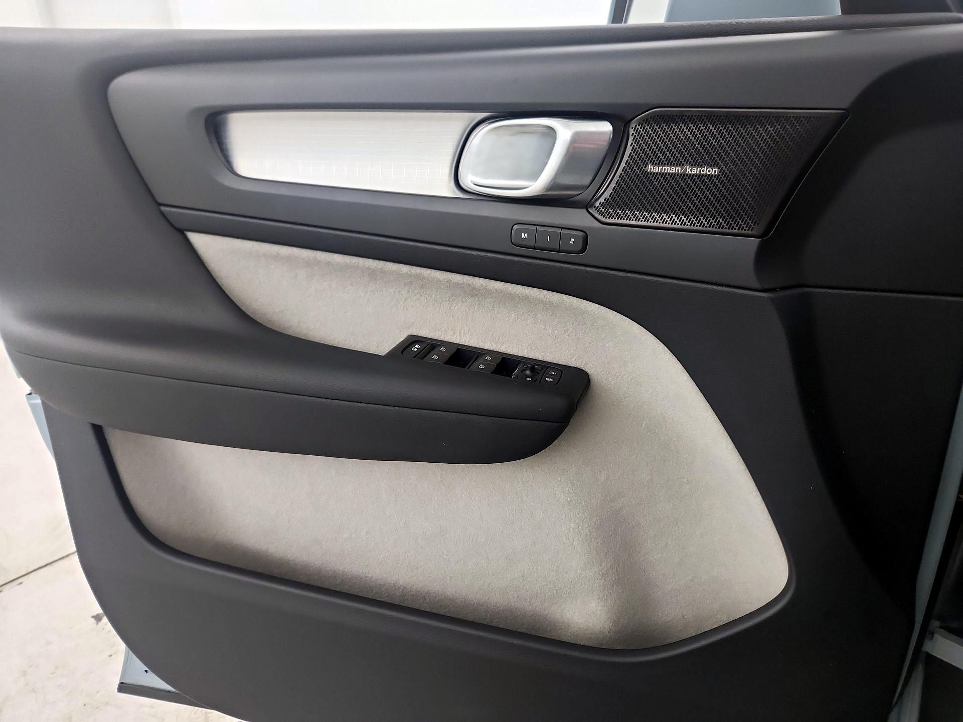 Thumbnail: 2019 Volvo XC40 - 12