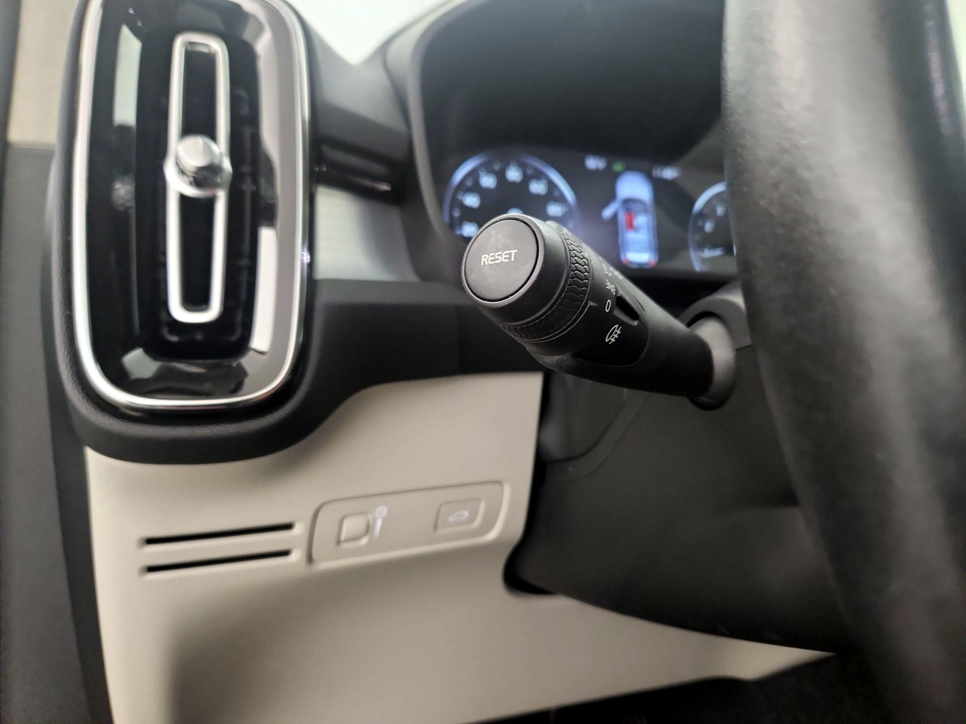 Thumbnail: 2019 Volvo XC40 - 13