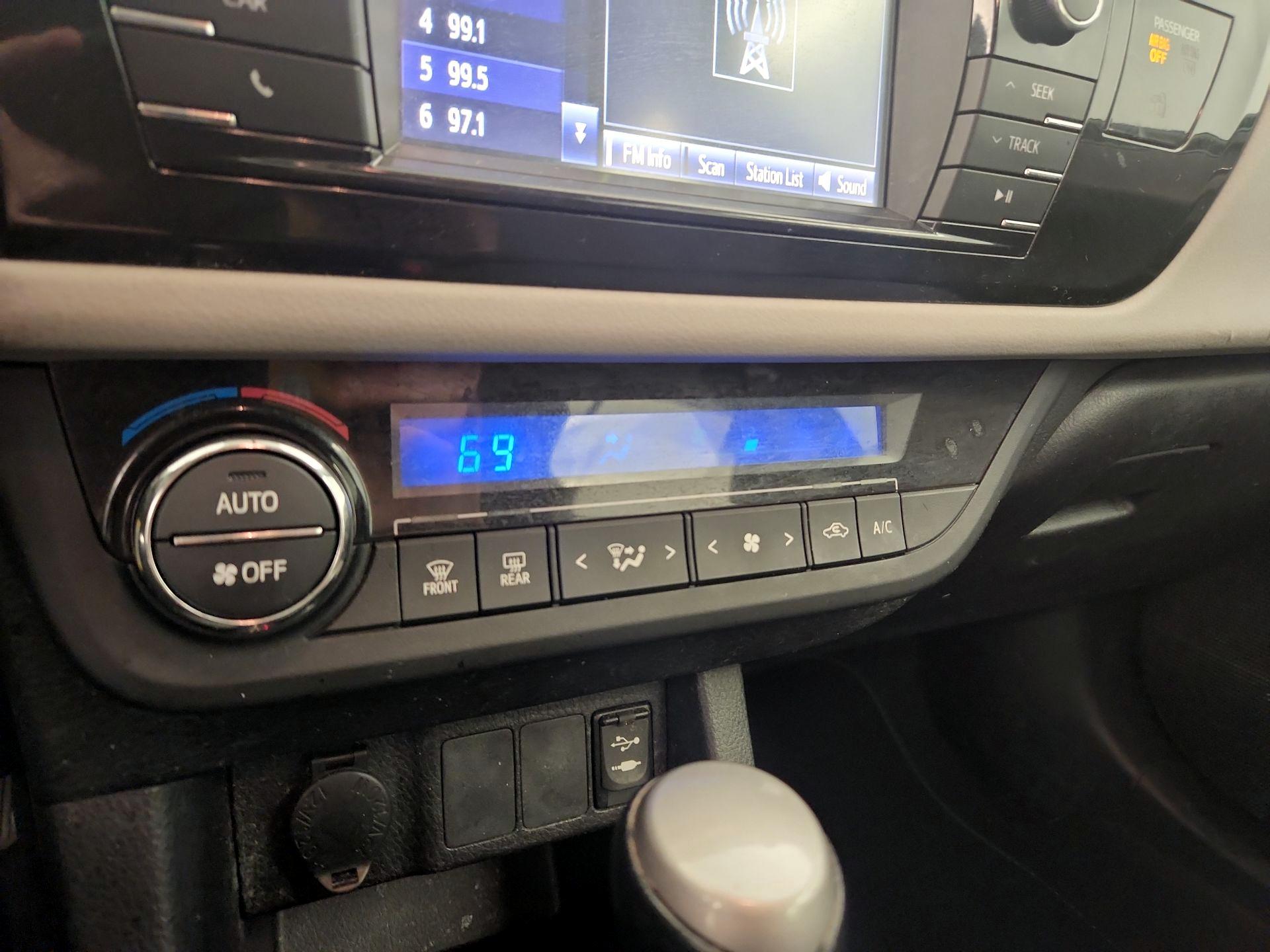 Thumbnail: 2016 Toyota Corolla - 16