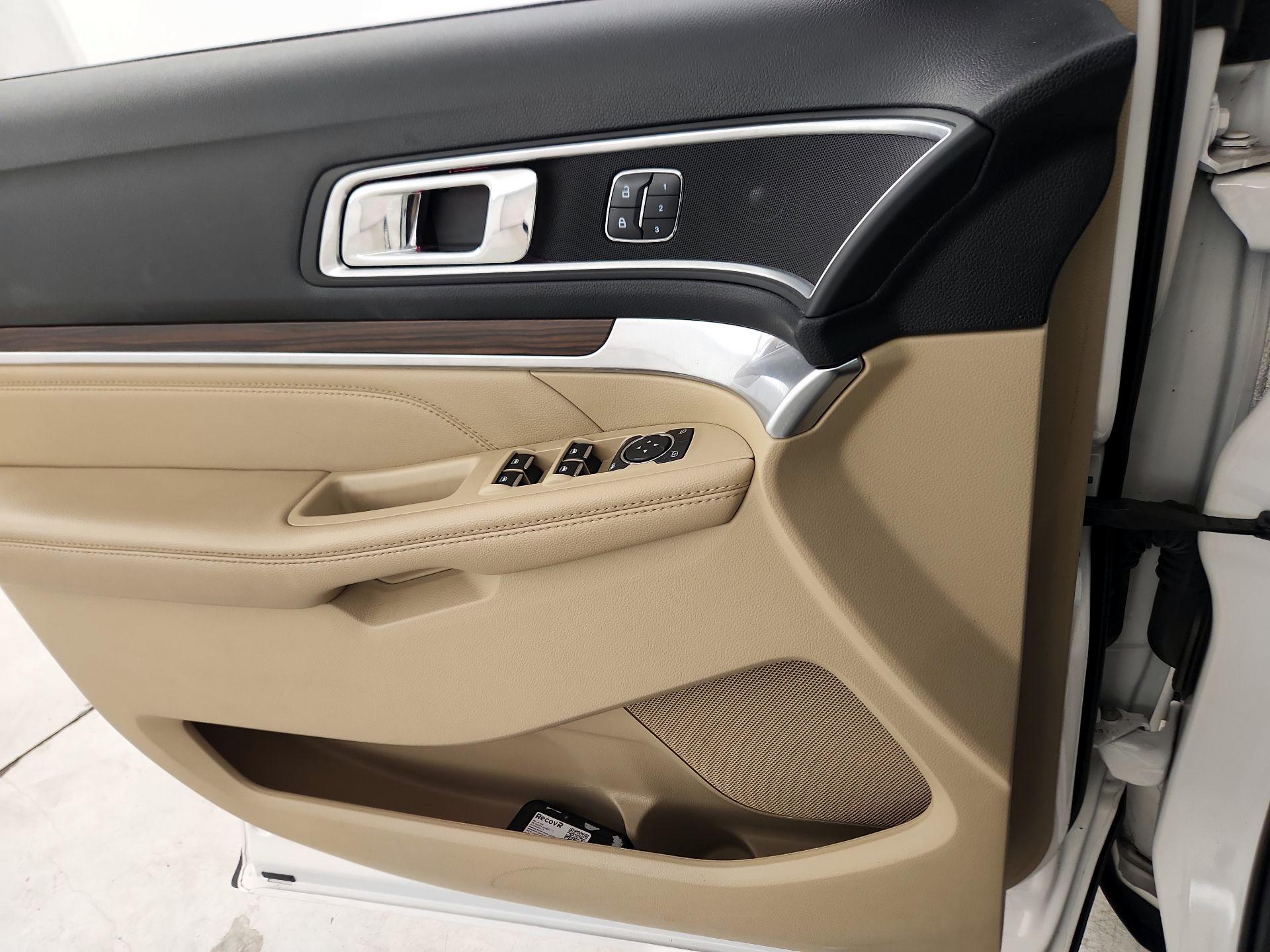 Thumbnail: 2016 Ford Explorer - 12