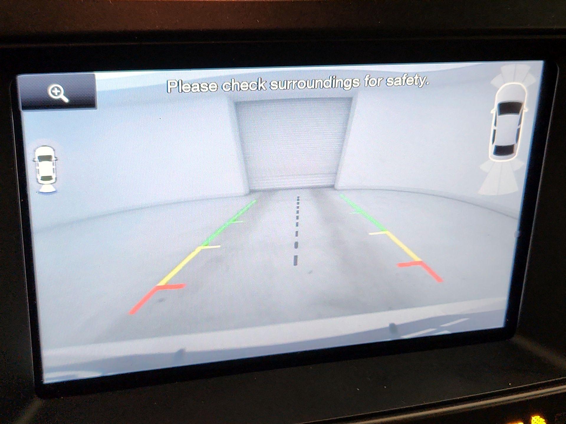 Thumbnail: 2016 Ford Explorer - 15